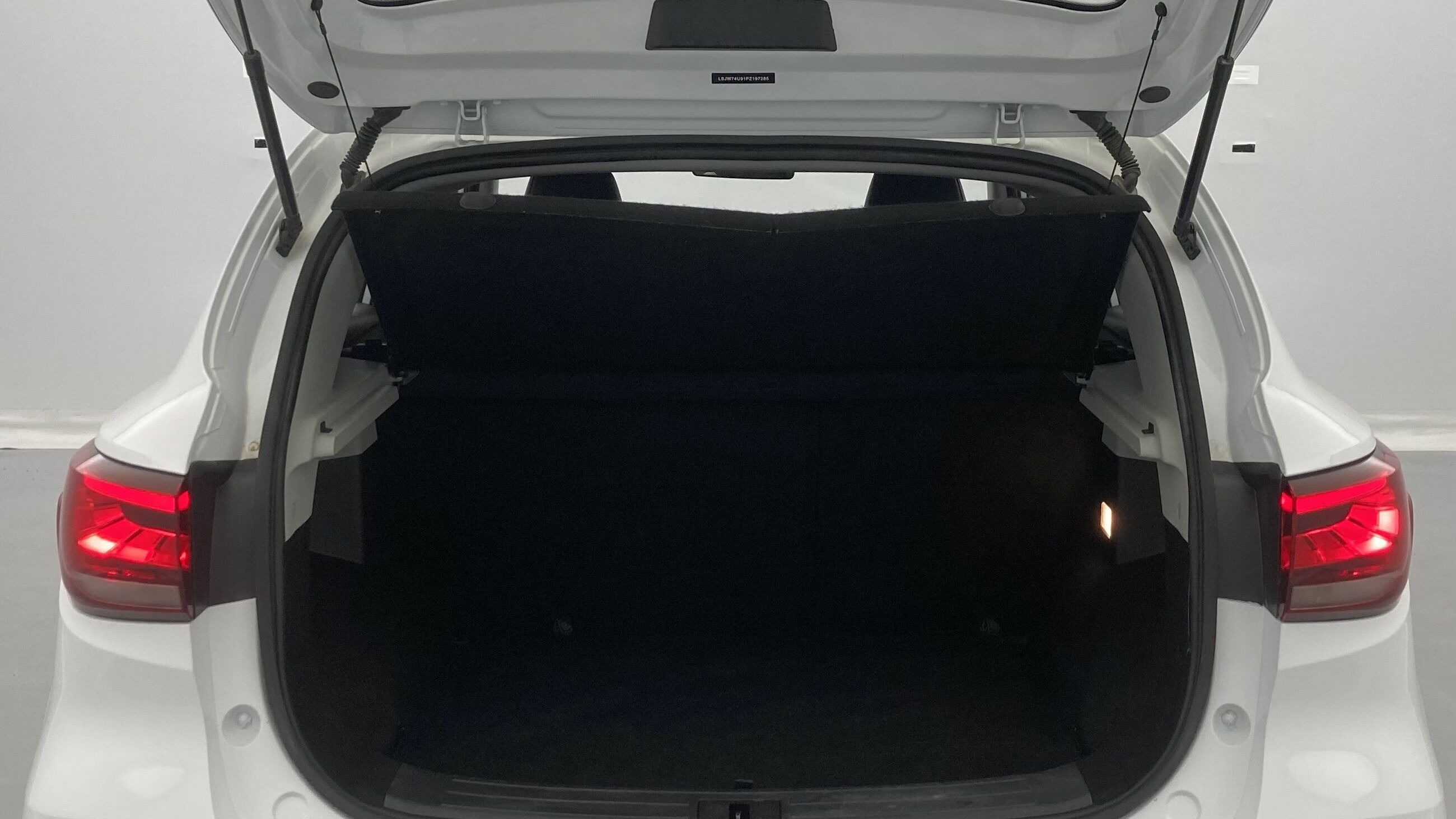 mg zs luxury 1.5 VTI-TECH 106 2023 dover white 24