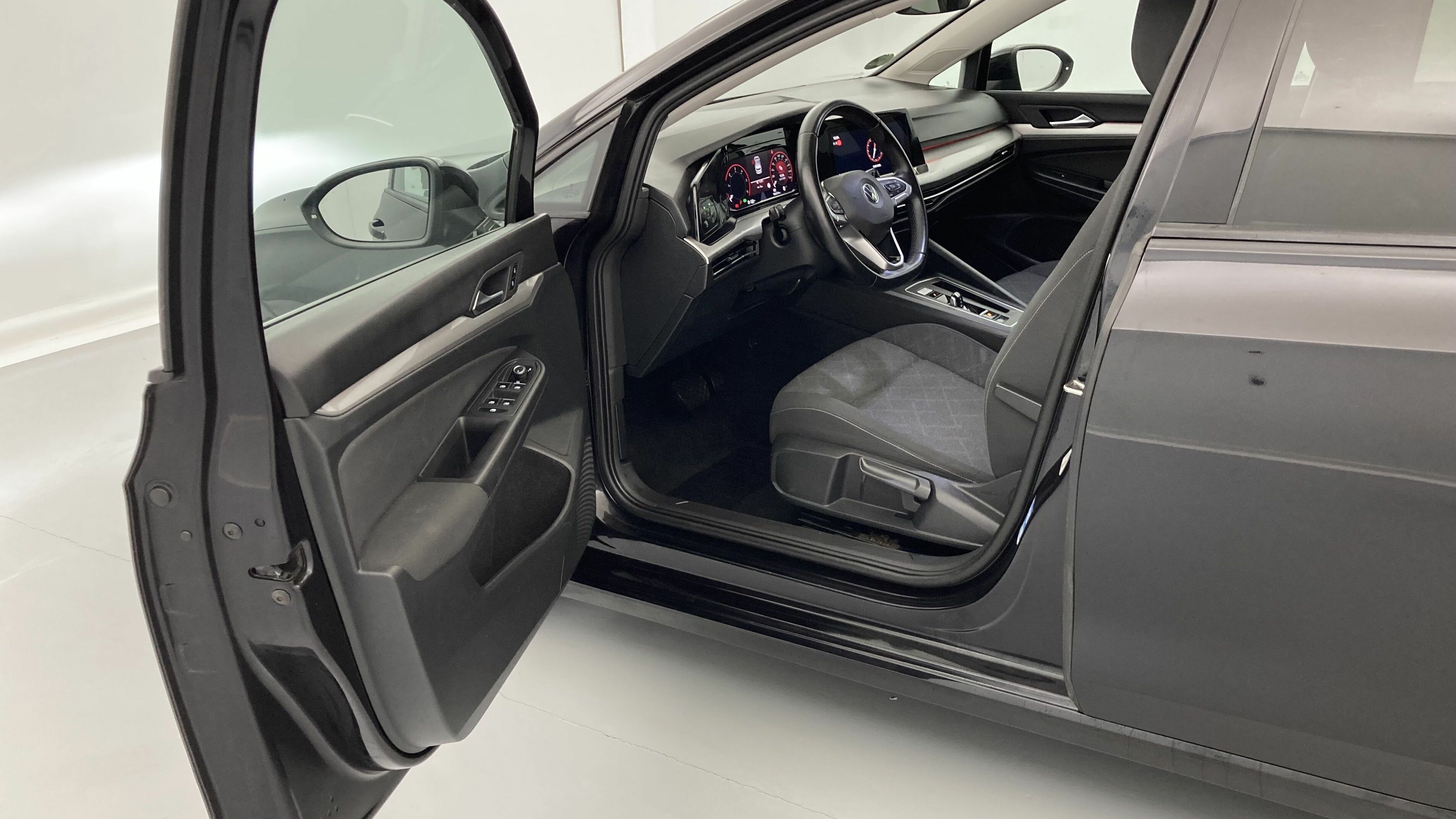 volkswagen golf life 2.0 TDI 150 DSG 2020 deep black perleffekt 14