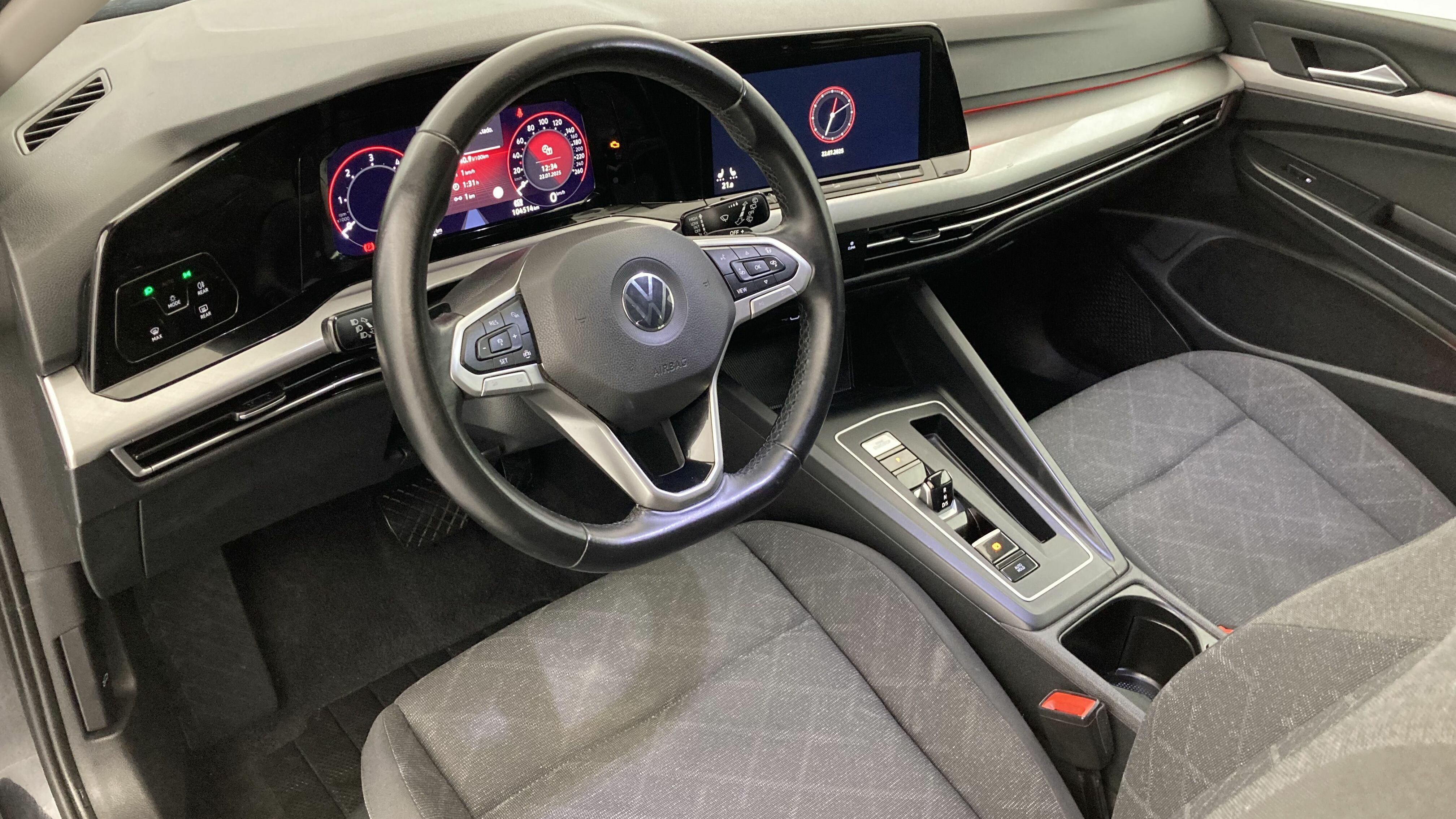 volkswagen golf life 2.0 TDI 150 DSG 2020 deep black perleffekt 16