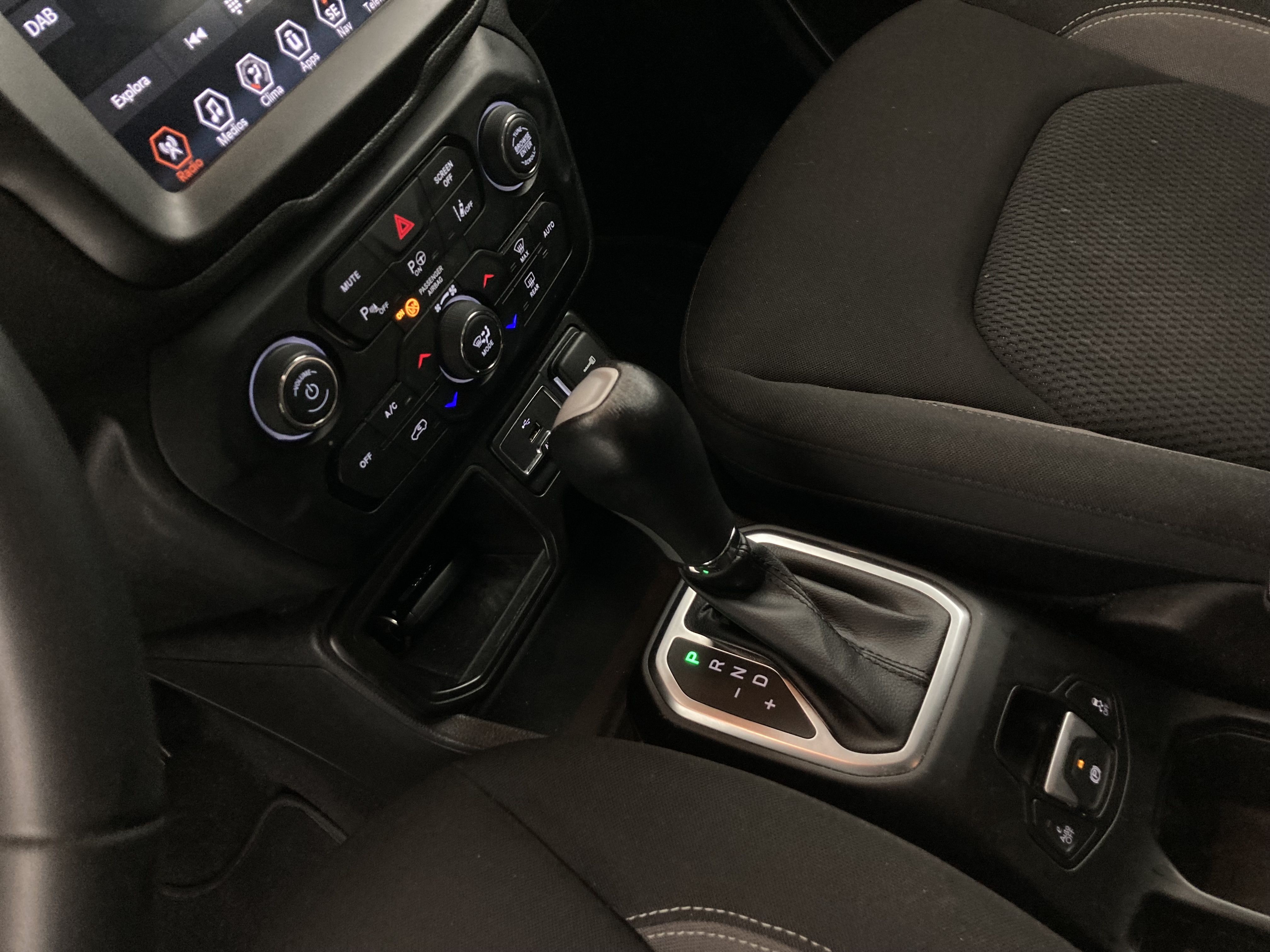 jeep renegade limited 1.5 TURBO 130 DCT 2023 blanco alpine 14