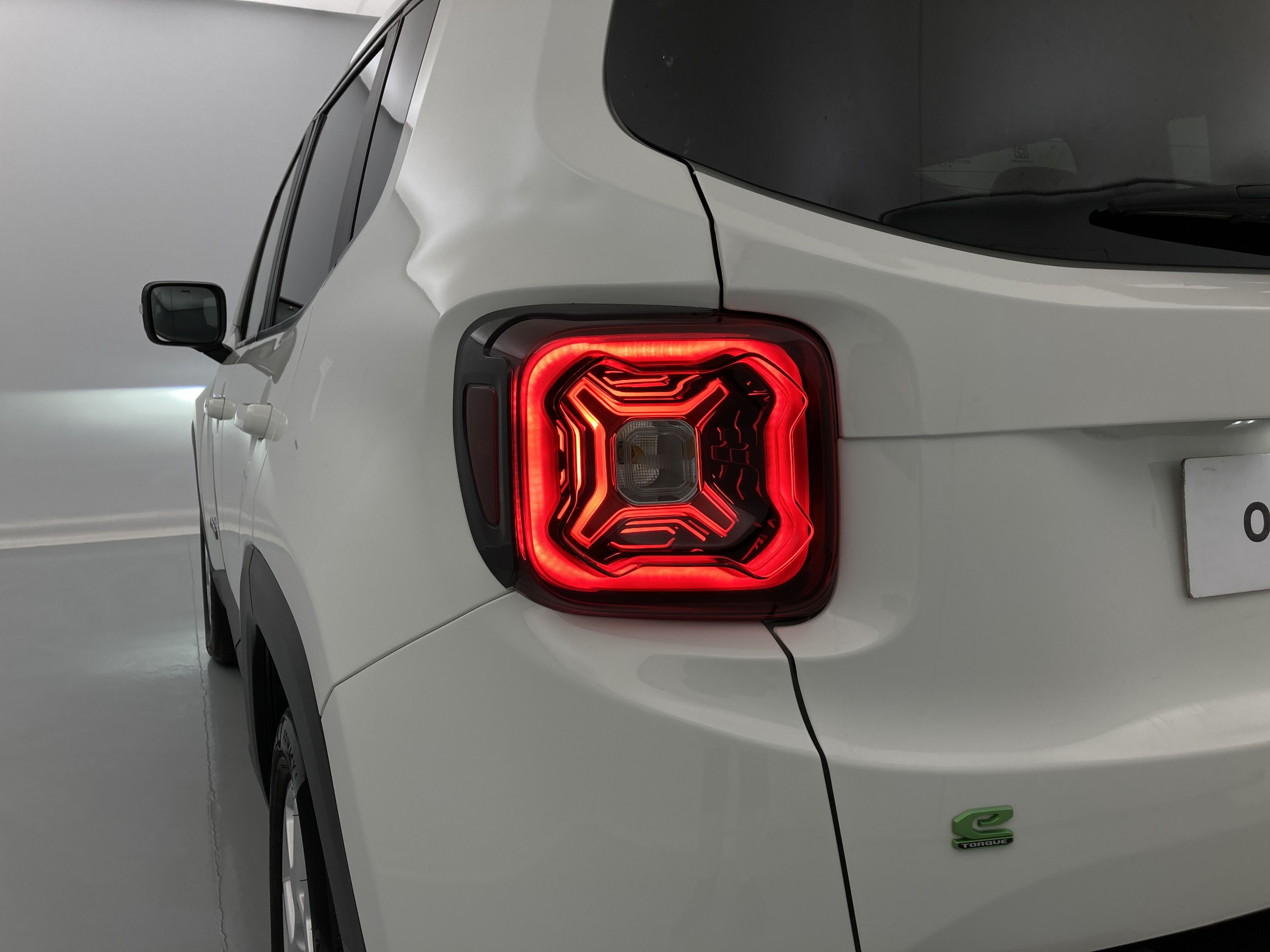 jeep renegade limited 1.5 TURBO 130 DCT 2023 blanco alpine 17