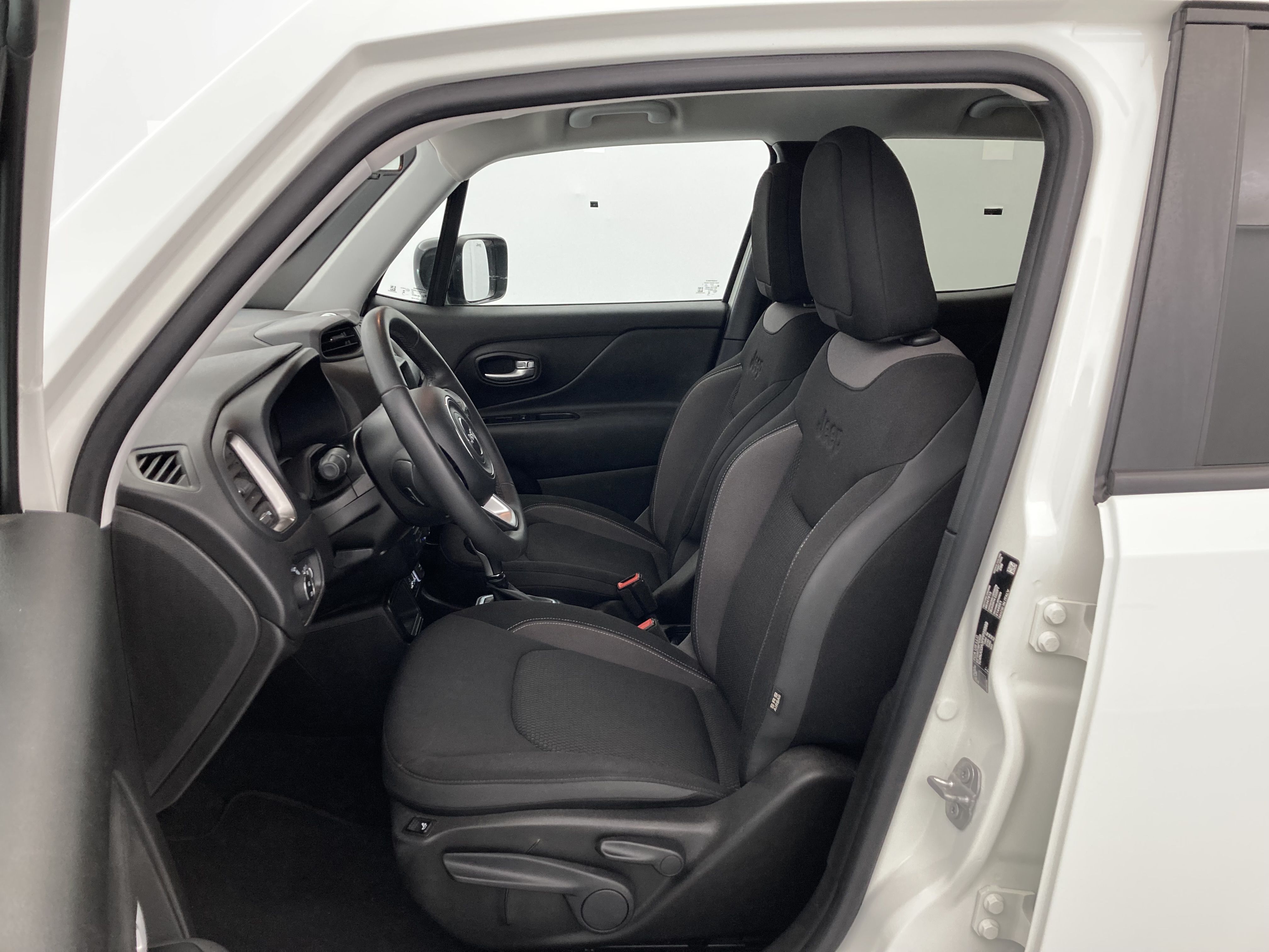 jeep renegade limited 1.5 TURBO 130 DCT 2023 blanco alpine 19