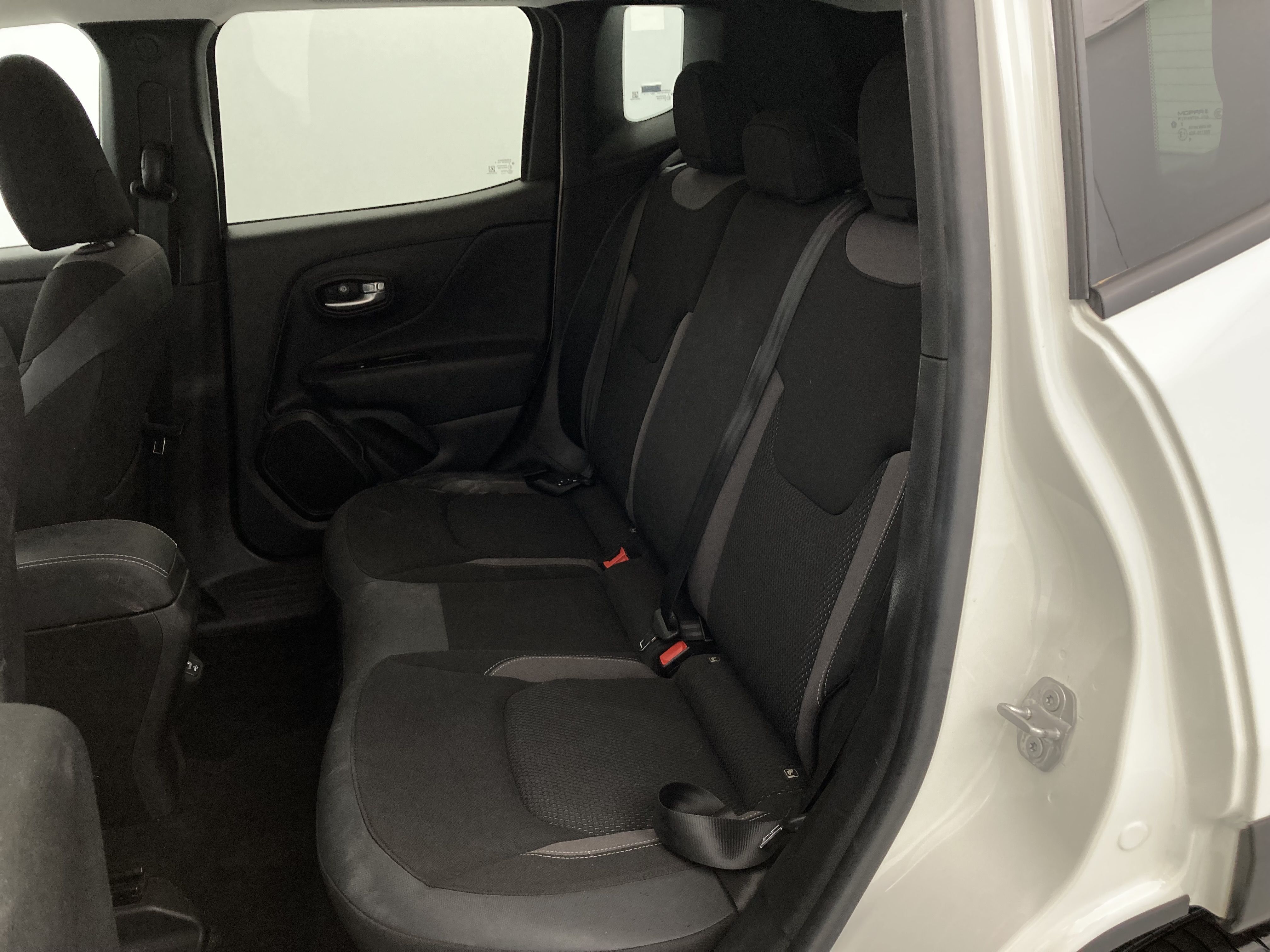 jeep renegade limited 1.5 TURBO 130 DCT 2023 blanco alpine 23