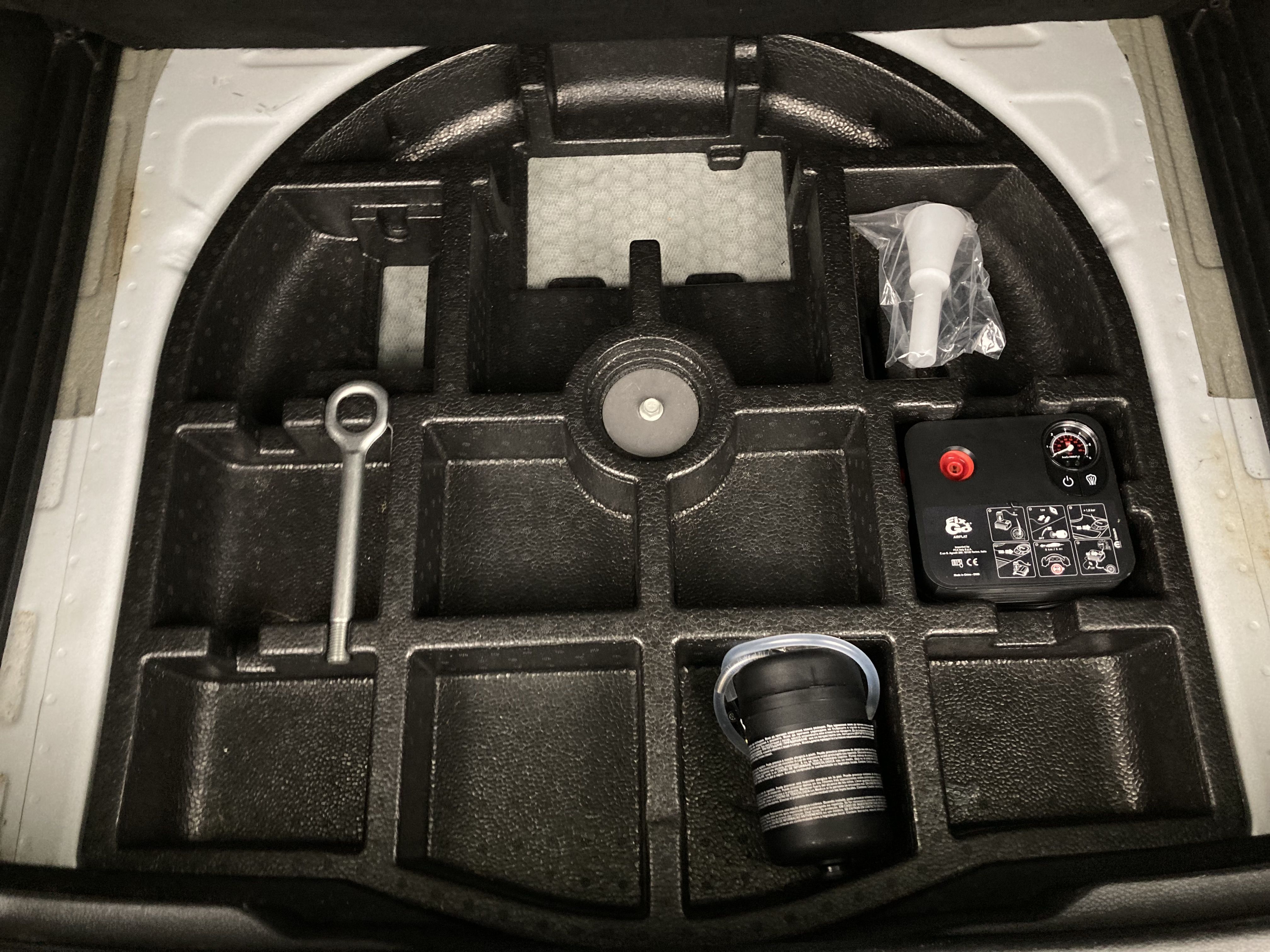 jeep renegade limited 1.5 TURBO 130 DCT 2023 blanco alpine 26