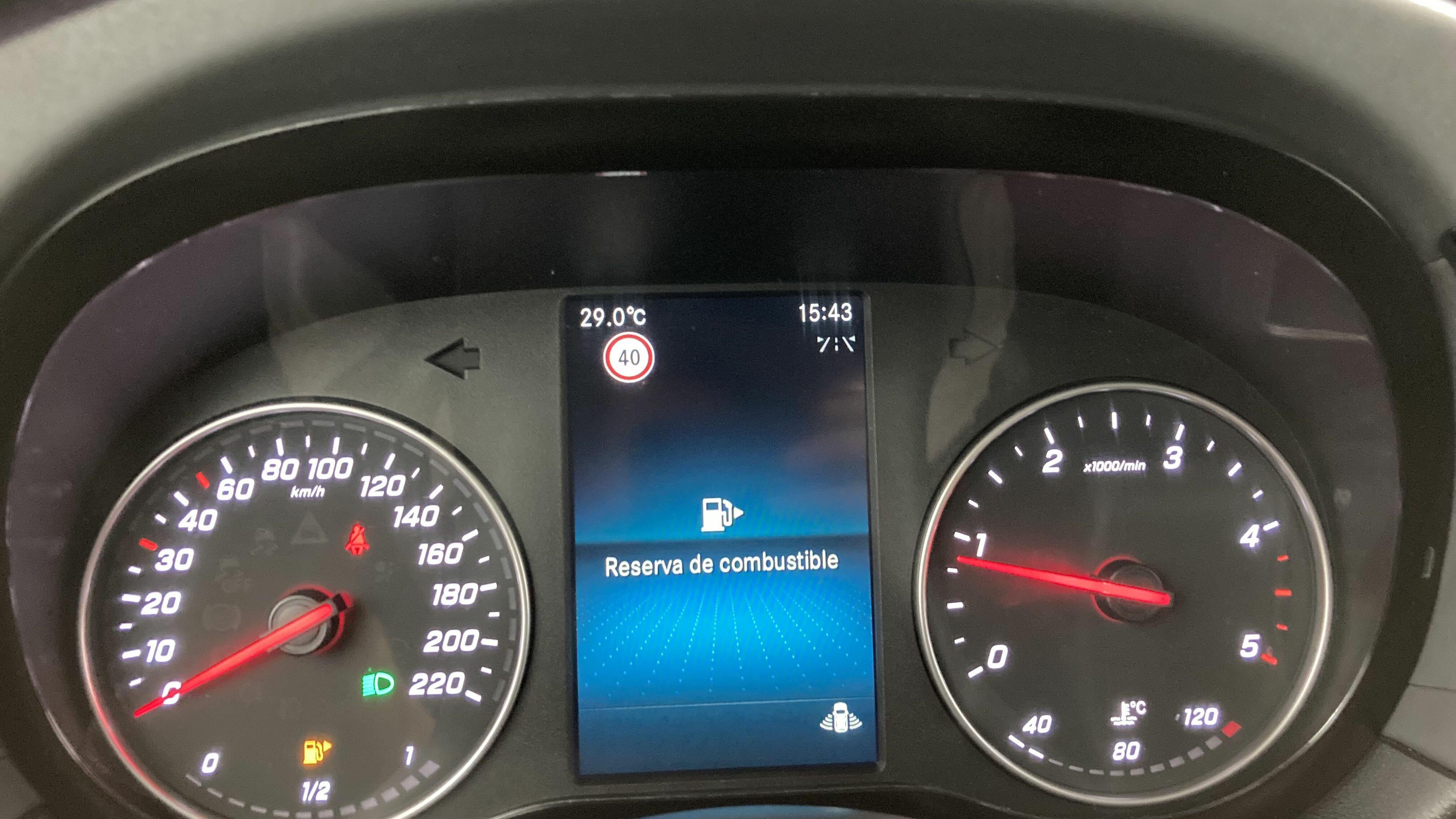 mercedes benz clase t n1 progressive 160D 95 2023 gris cromita metalizado 18