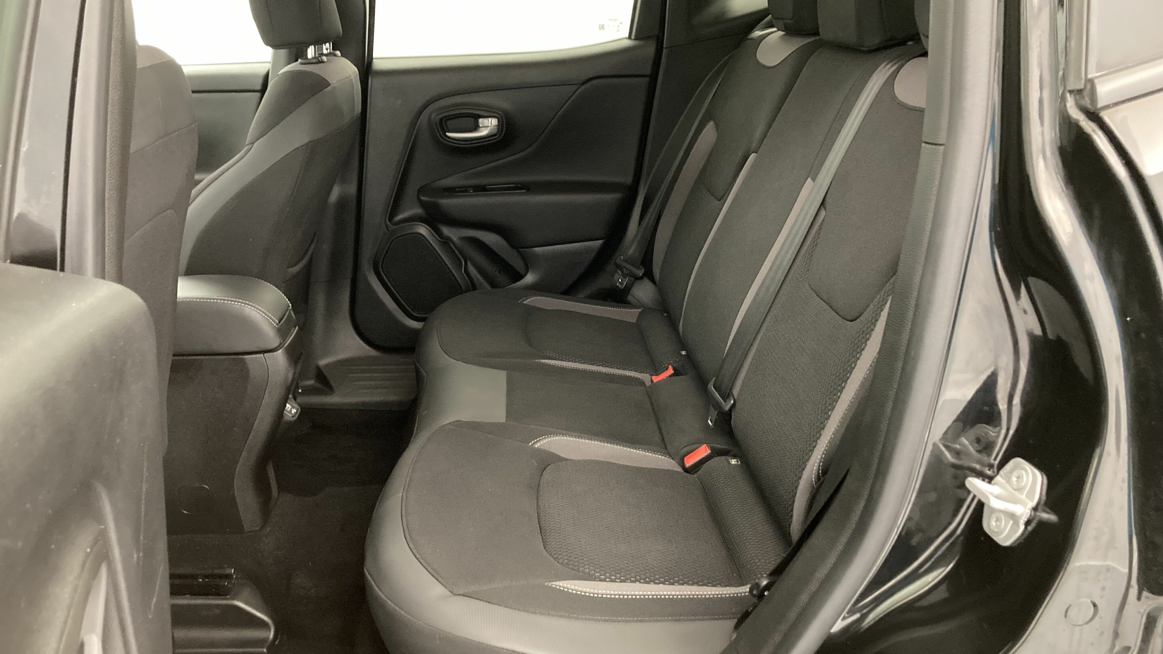 jeep renegade limited 1.5 TURBO 130 DCT 2023 negro solido 15