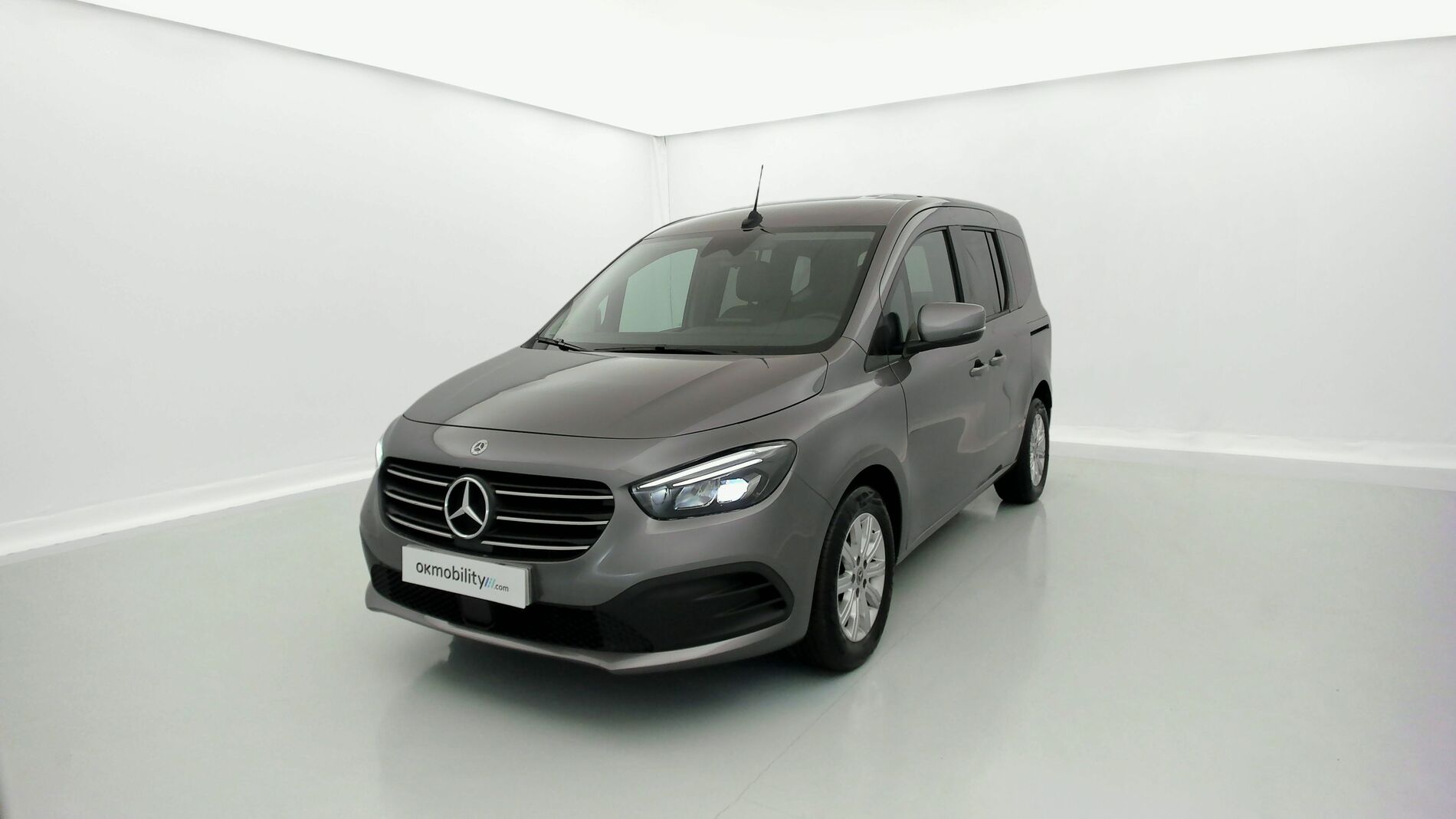 mercedes benz clase t progressive 160D 95 2023 gris cromita metalizado 1