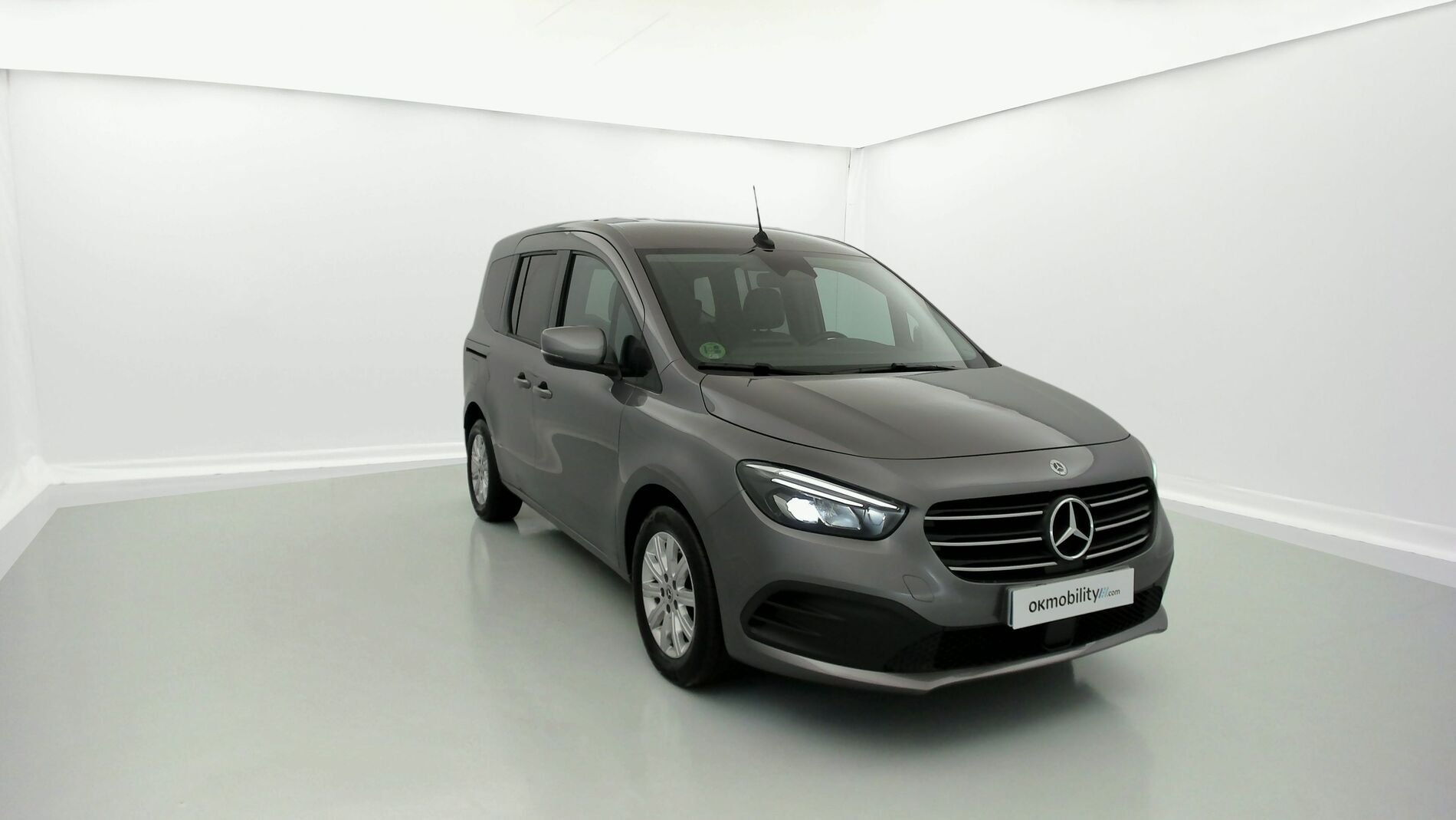 mercedes benz clase t progressive 160D 95 2023 gris cromita metalizado 3