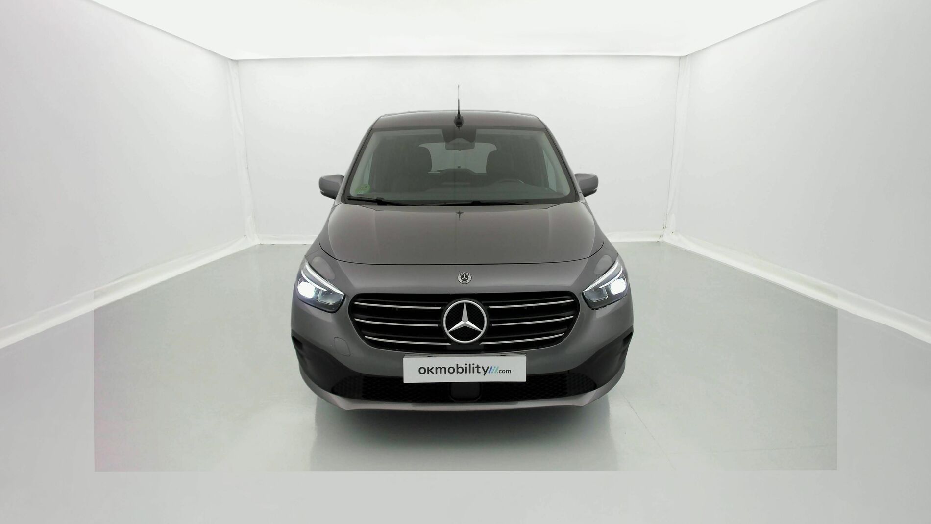 mercedes benz clase t progressive 160D 95 2023 gris cromita metalizado 4