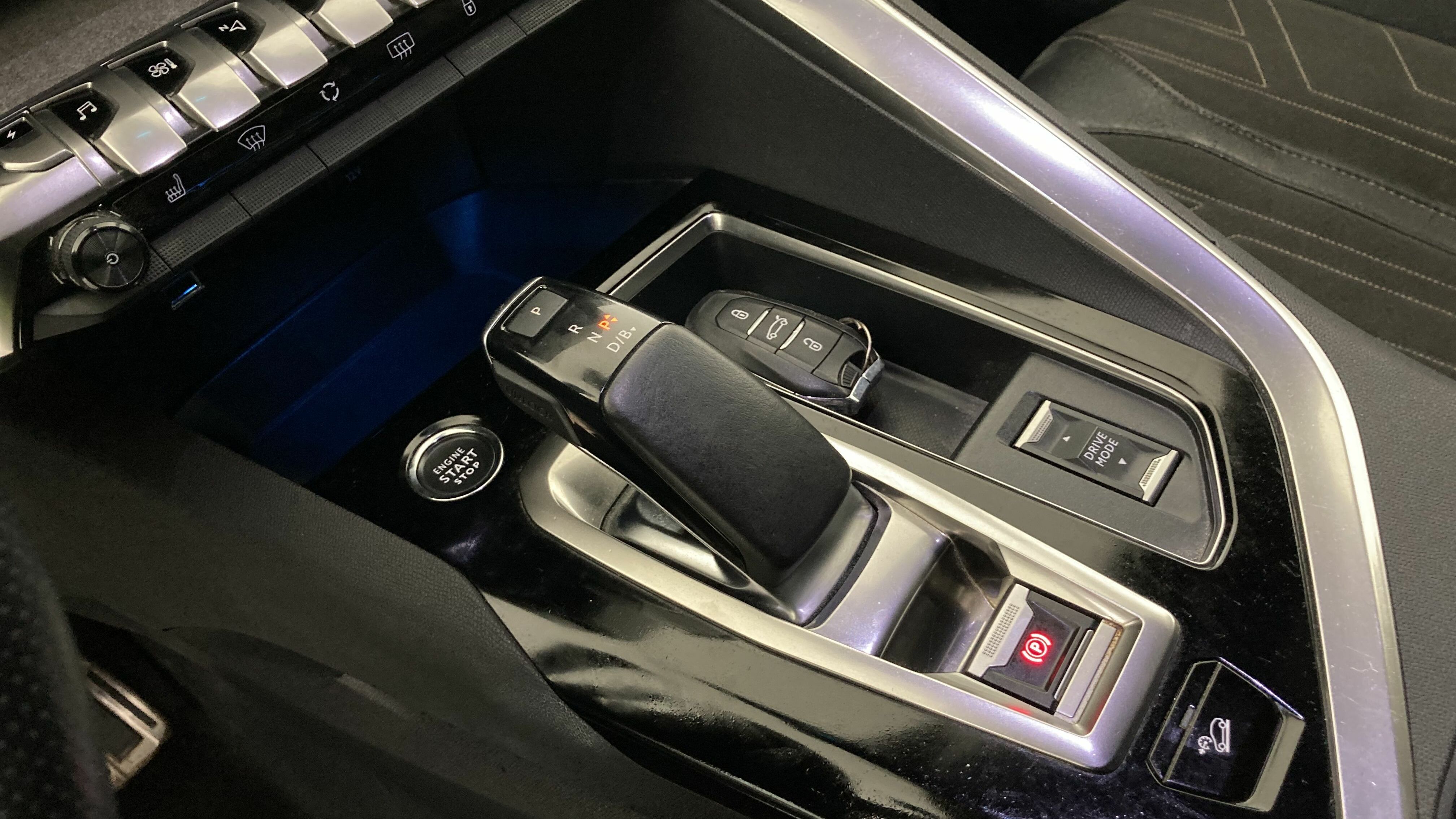 peugeot 3008 gt pack 1.6 HYBRID 300 EAT PHEV 2022 negro perla nera 20