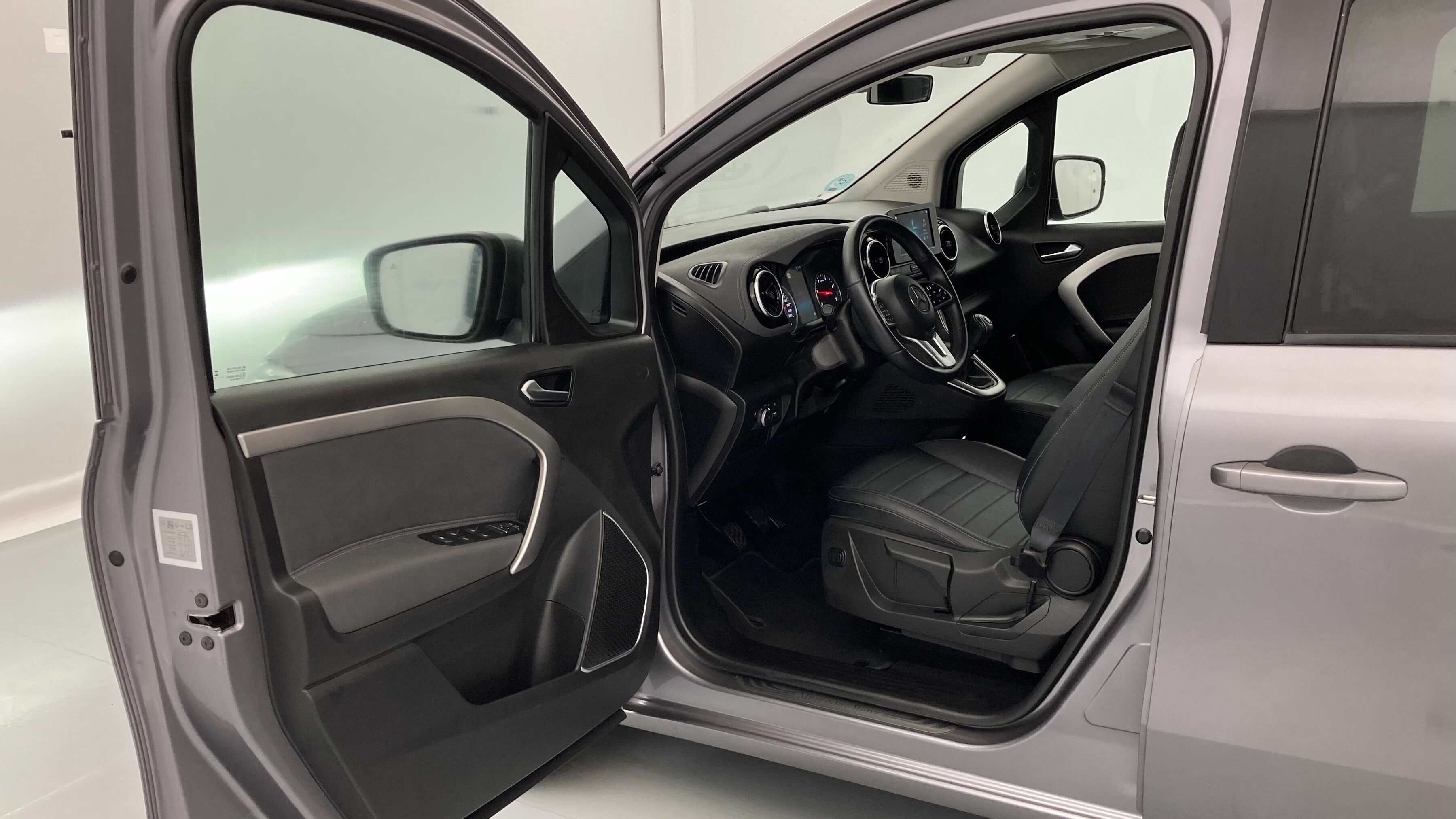 mercedes benz clase t n1 progressive 160D 95 2023 gris cromita metalizado 14