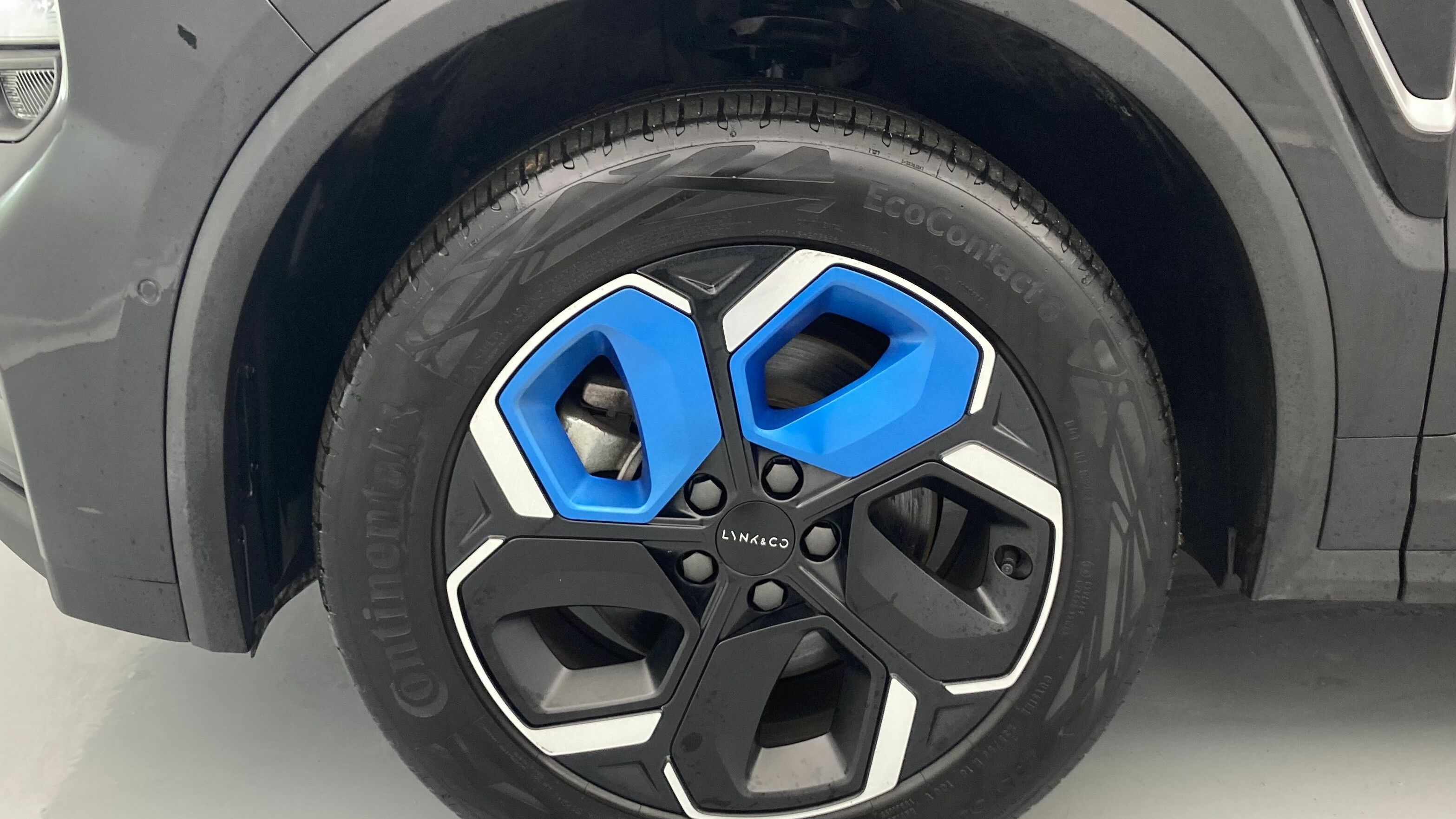 lynk&co 1 nv 1.5 HEV 197 2022 swarowski black 24