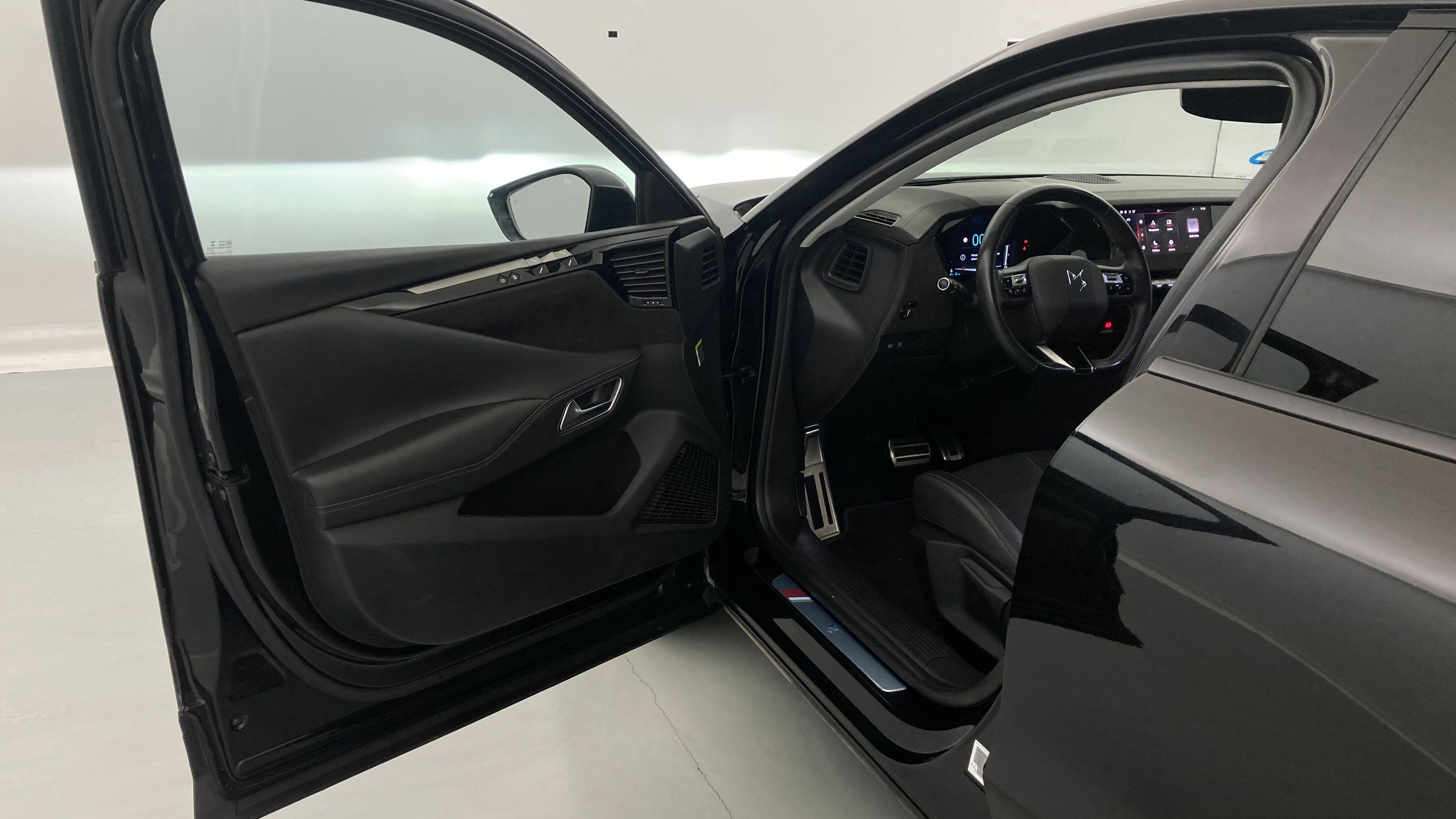 ds ds4 performance line + E-TENSE 225 CA 2023 negro perla 12