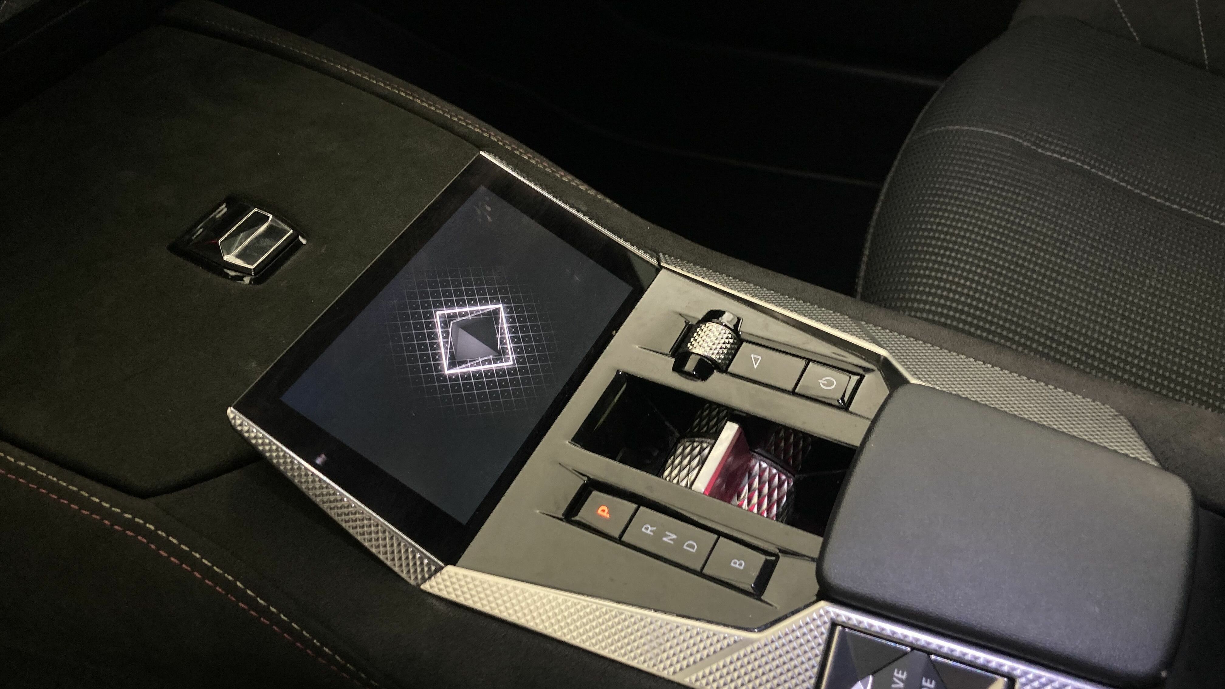 ds ds4 performance line + E-TENSE 225 CA 2023 negro perla 19