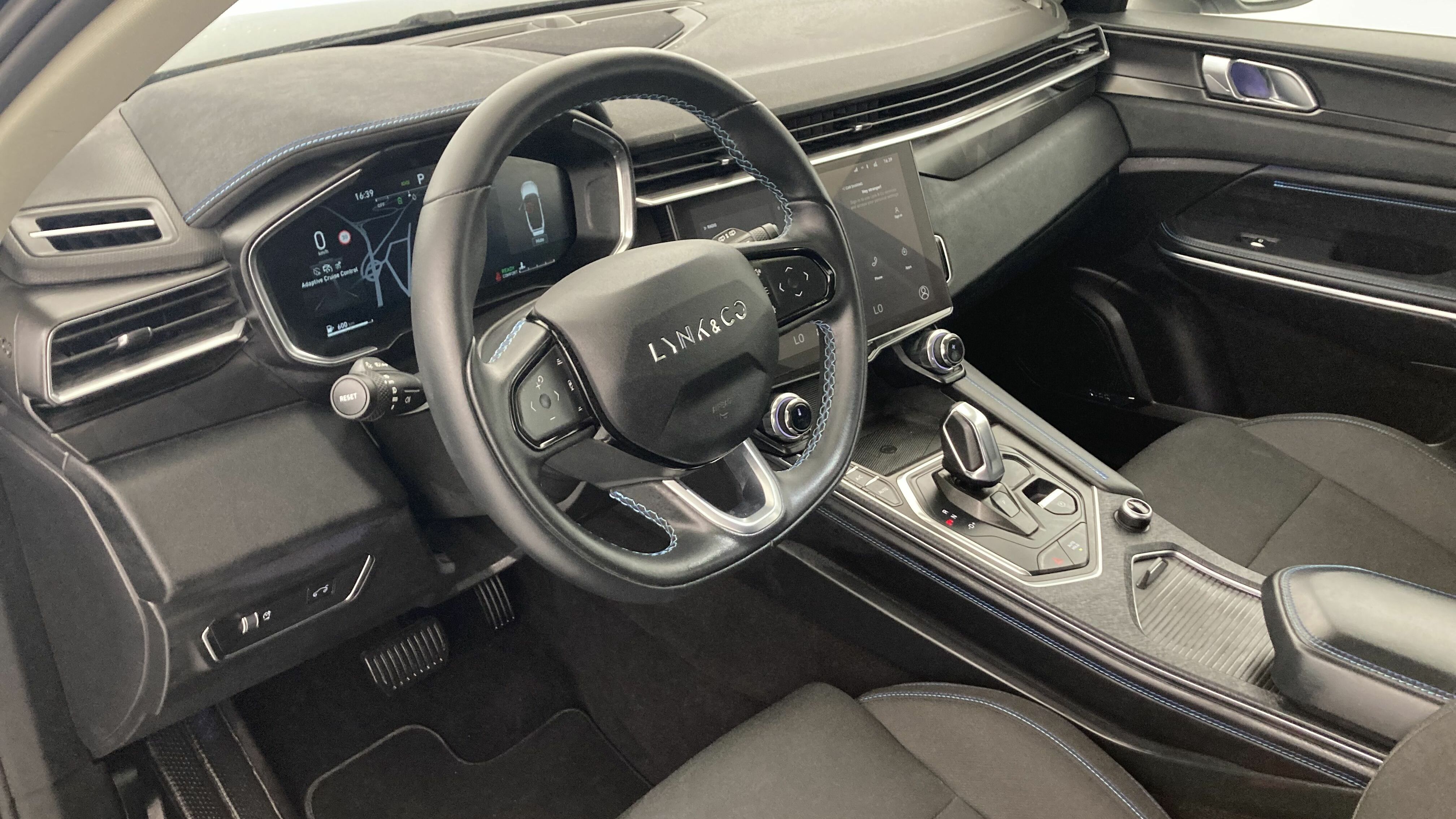 lynk&co 1 nv 1.5 HEV 197 2022 swarowski black 15