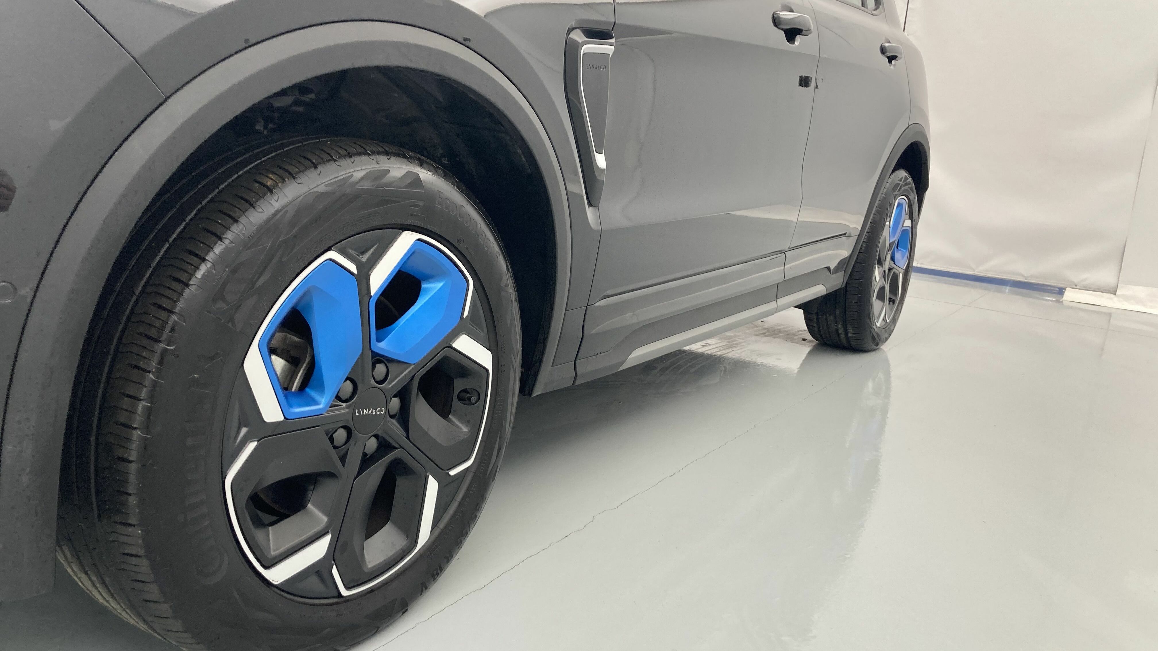 lynk&co 1 nv 1.5 HEV 197 2022 swarowski black 25