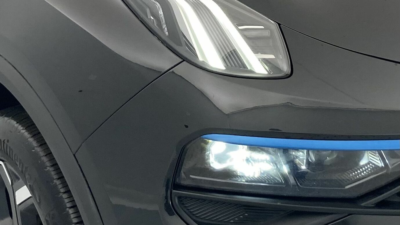 lynk&co 1 nv 1.5 HEV 197 2022 swarowski black 27