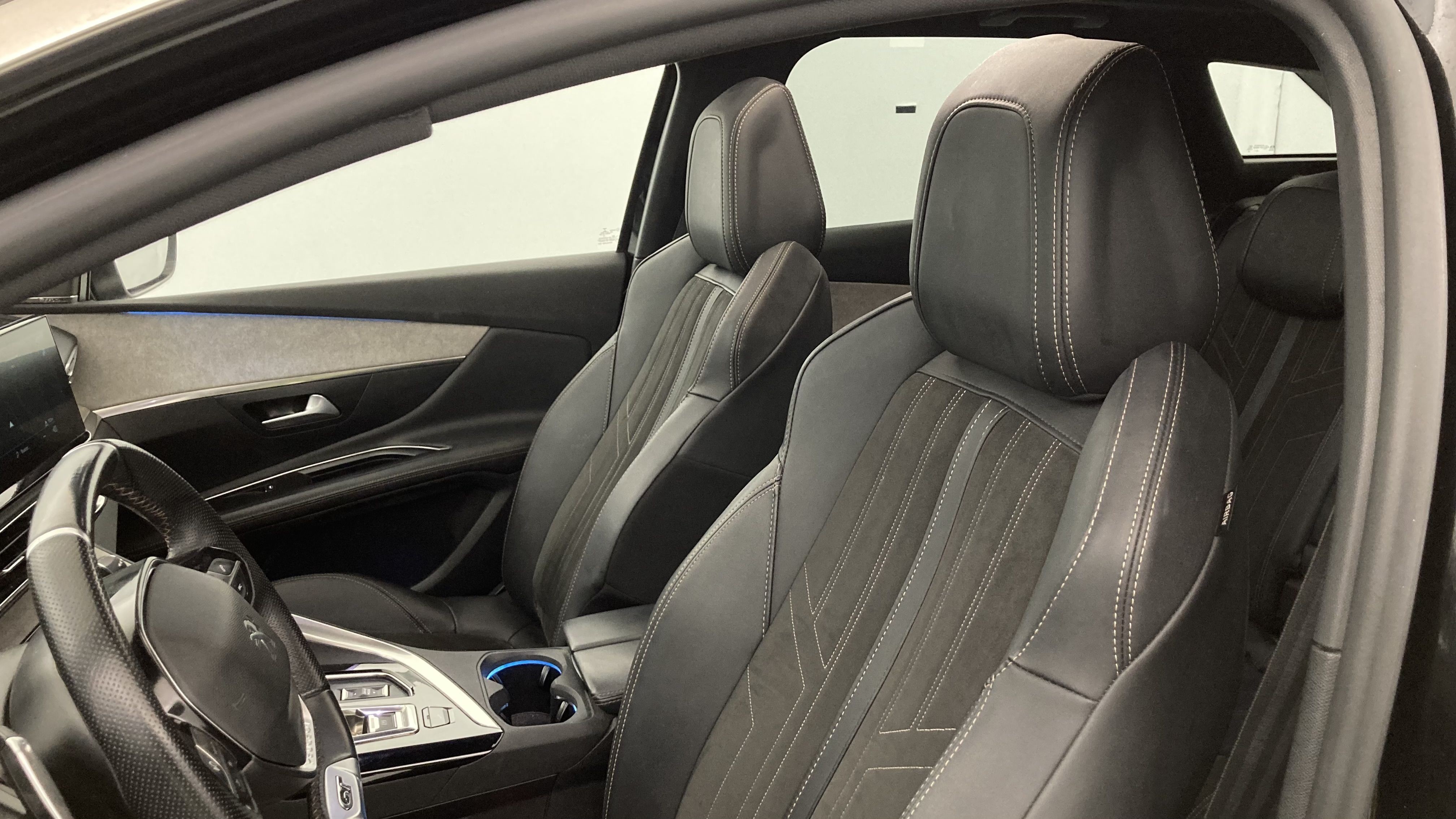 peugeot 3008 gt pack 1.6 HYBRID 300 EAT PHEV 2022 negro perla nera 17