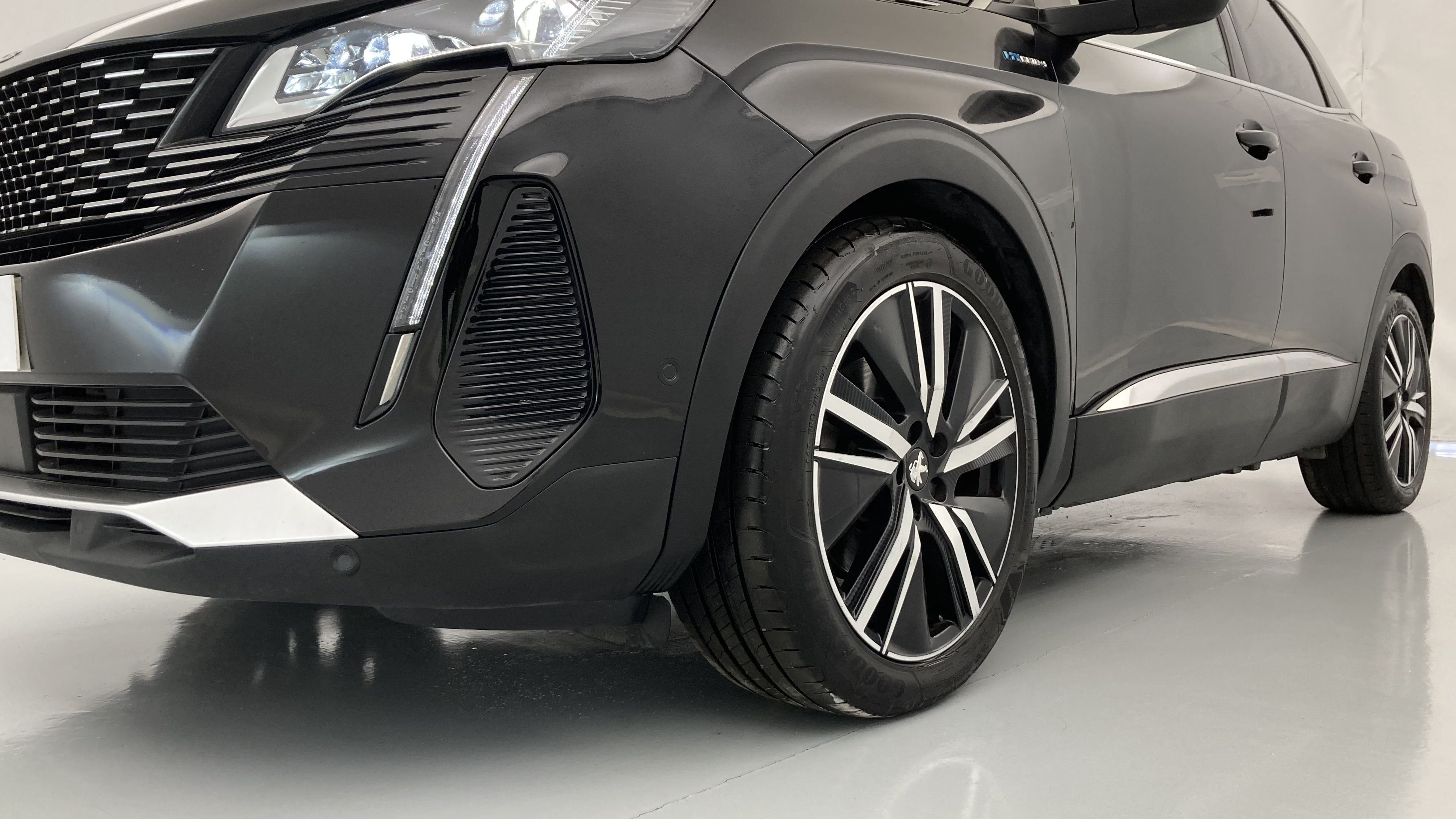 peugeot 3008 gt pack 1.6 HYBRID 300 EAT PHEV 2022 negro perla nera 36
