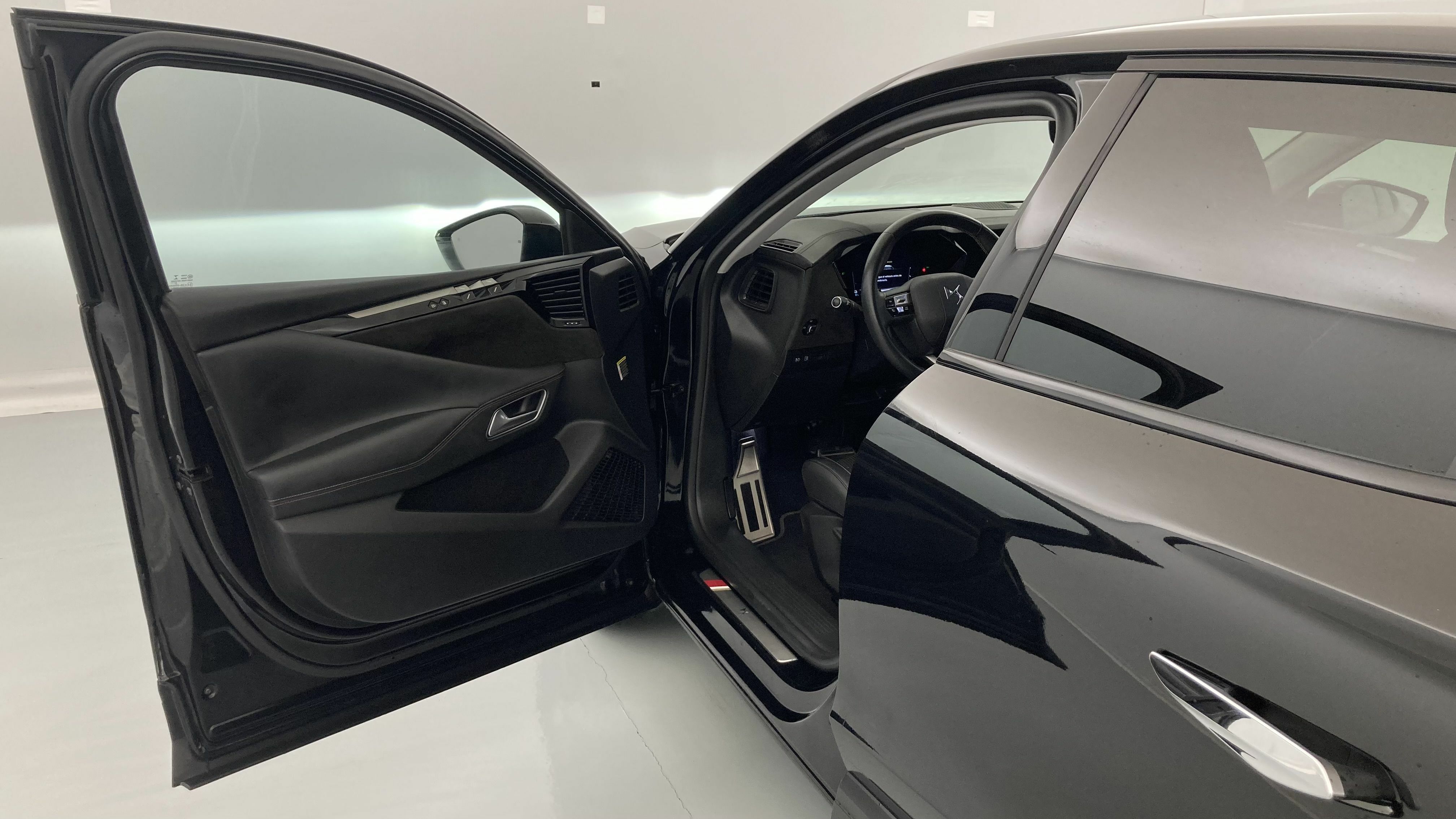 ds ds4 performance line + E-TENSE 225 CA 2023 negro perla 12