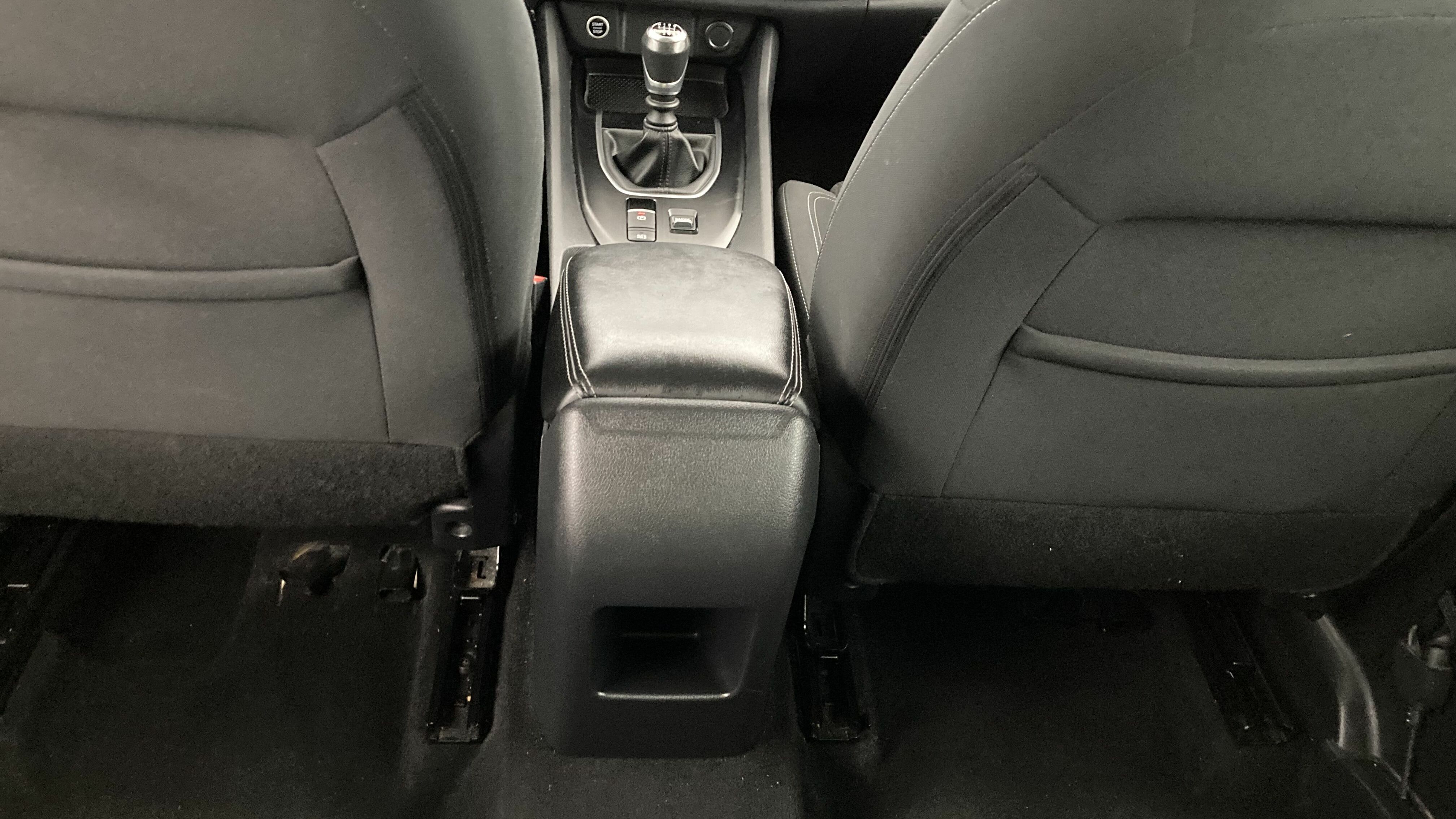 nissan qashqai acenta 1.3 DIG-T 140 MHEV 2022 black metallic 23