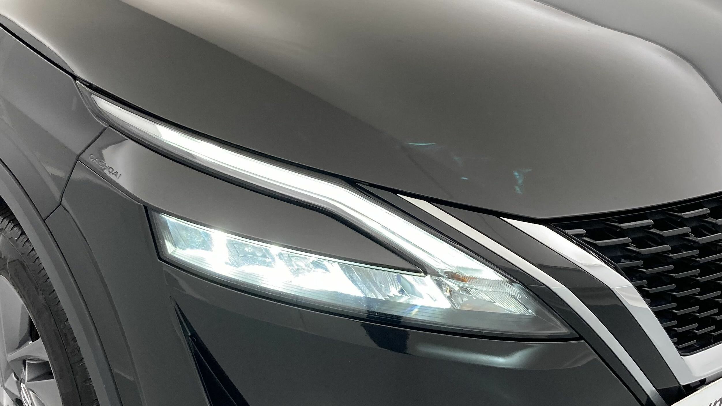 nissan qashqai acenta 1.3 DIG-T 140 MHEV 2022 black metallic 30