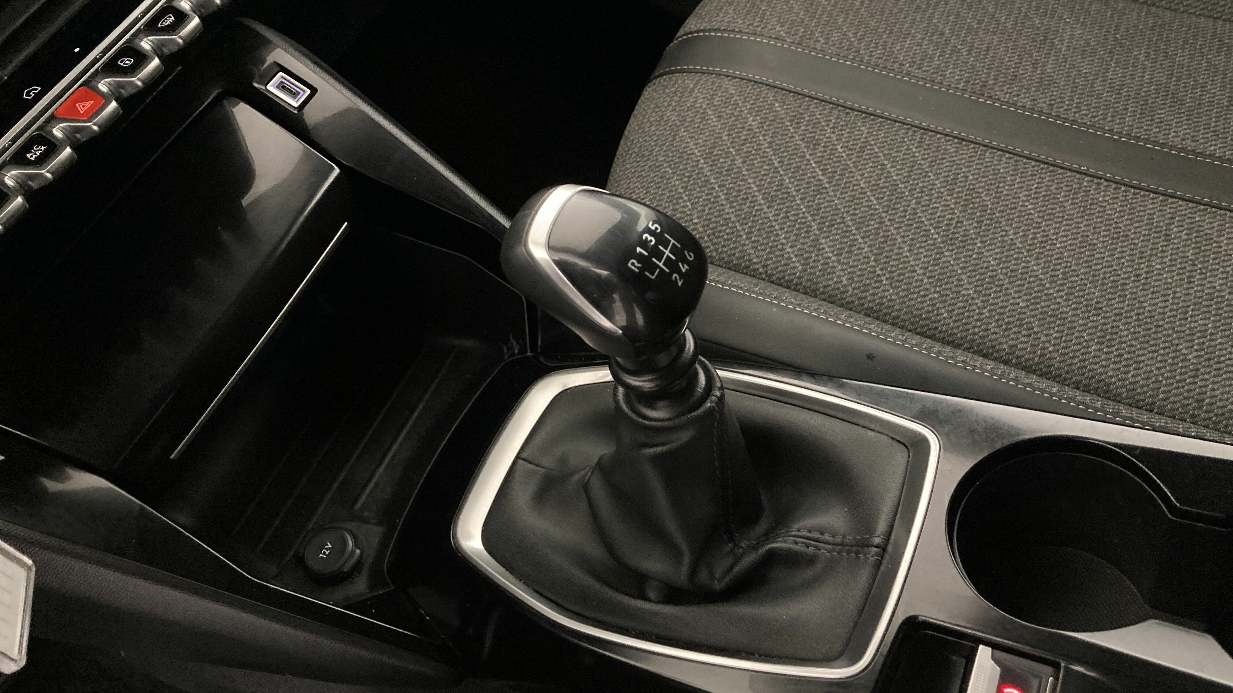 peugeot 208 allure 1.2 PURETECH 100 2024 gris artense 20