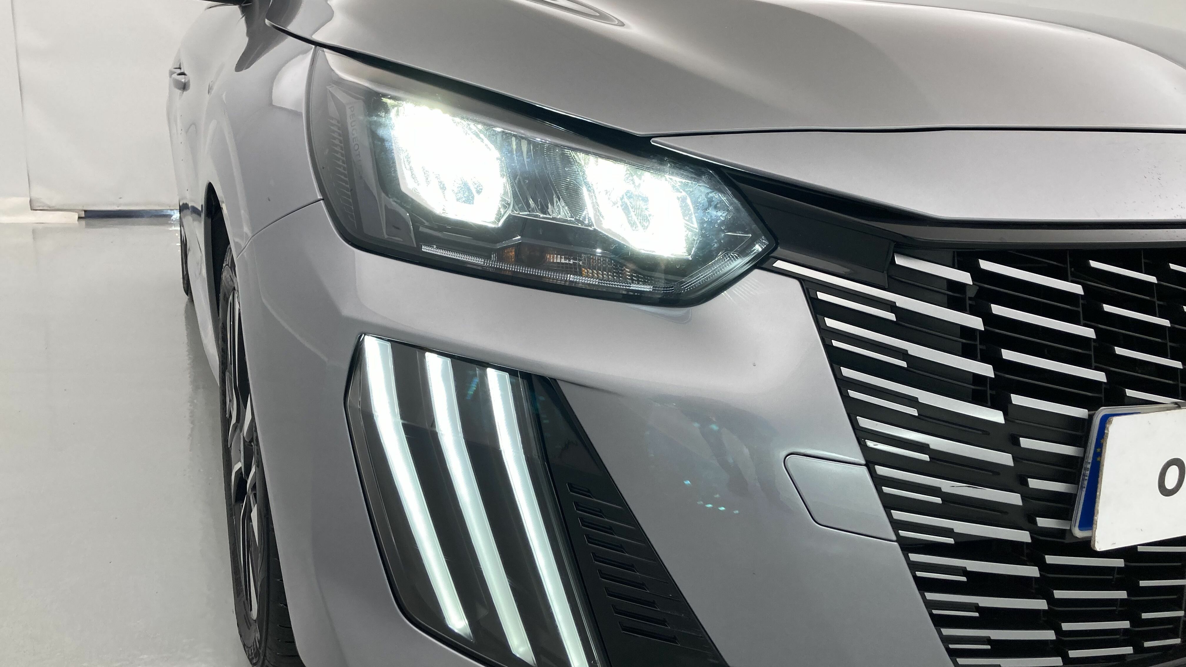 peugeot 208 allure 1.2 PURETECH 100 2024 gris artense 29