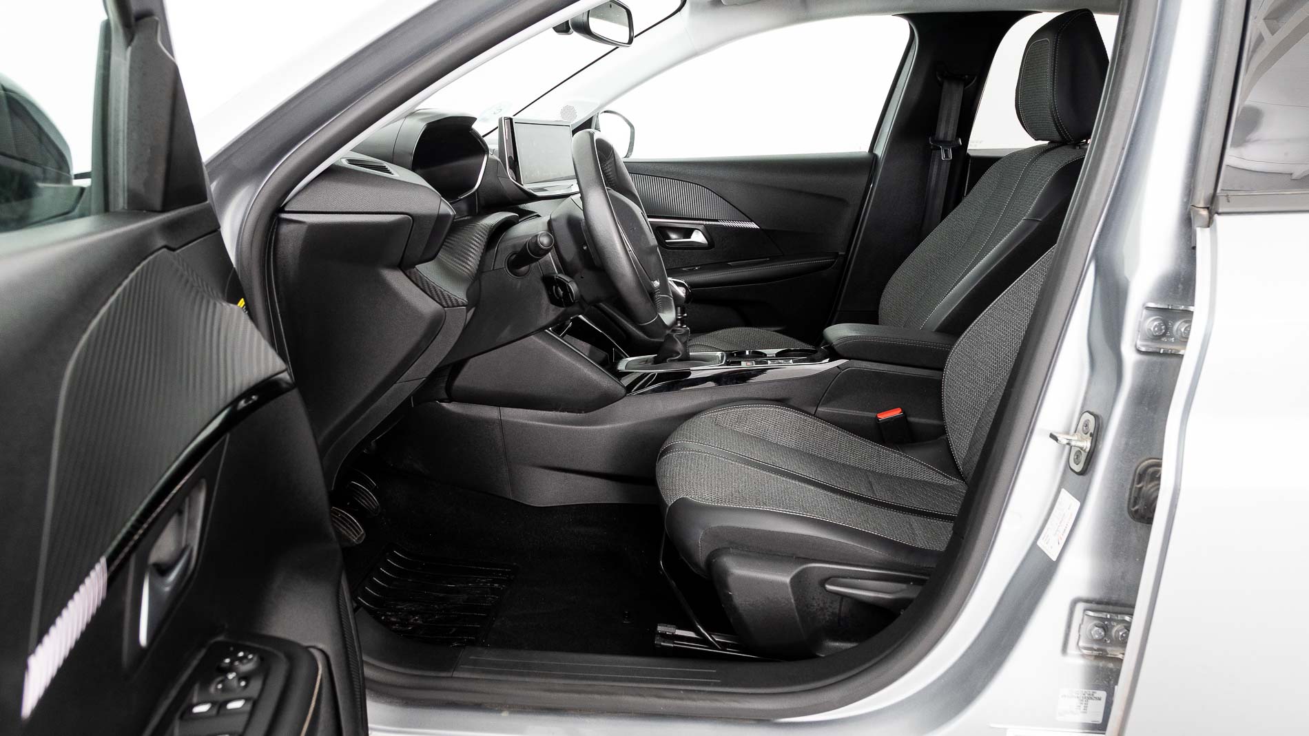 peugeot 208 allure 1.2 PURETECH 100 2024 gris artense 8