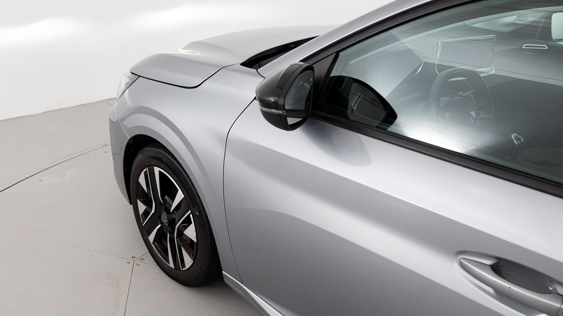 peugeot 208 allure 1.2 PURETECH 100 2024 gris artense 11