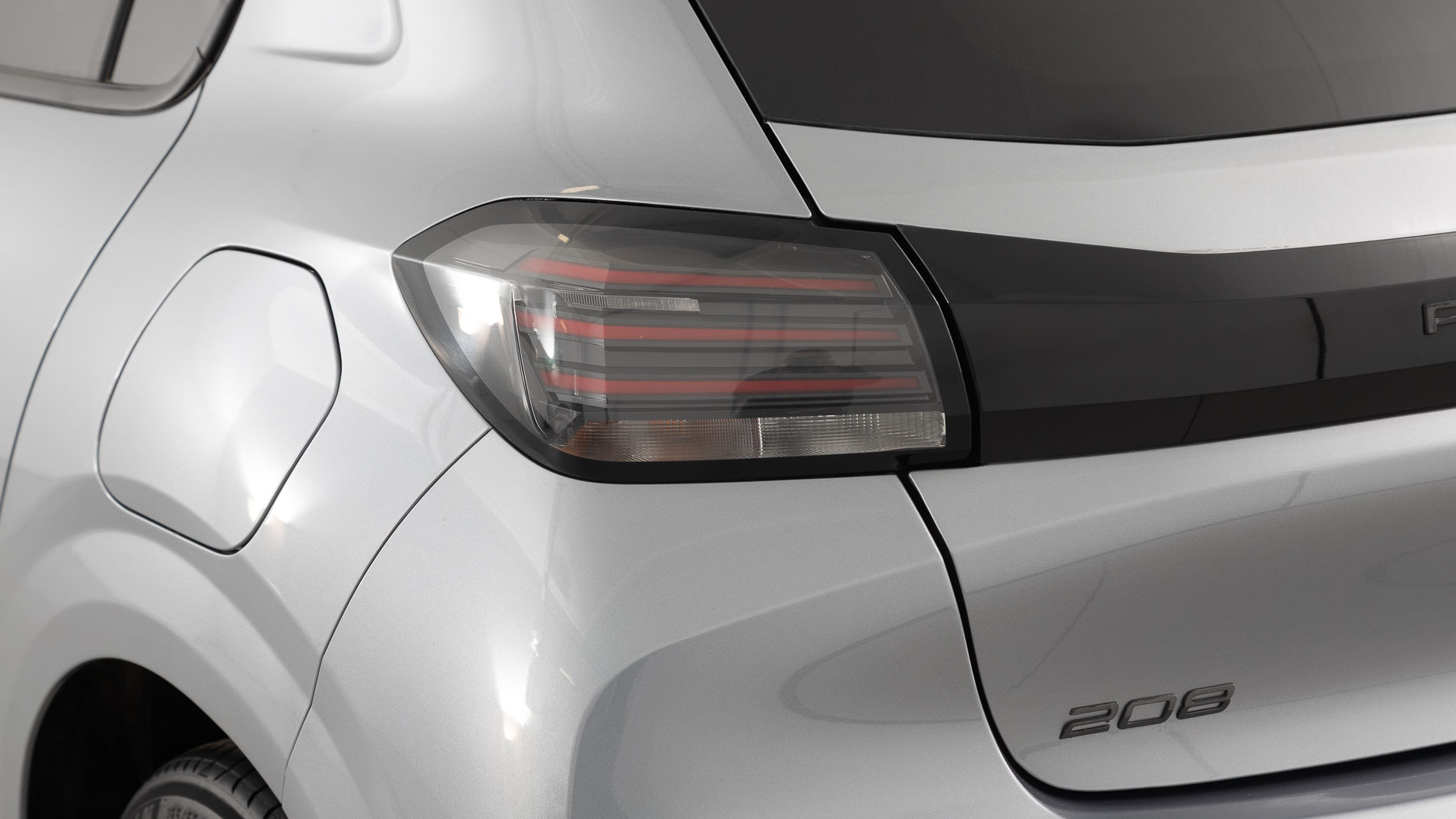 peugeot 208 allure 1.2 PURETECH 100 2024 gris artense 30