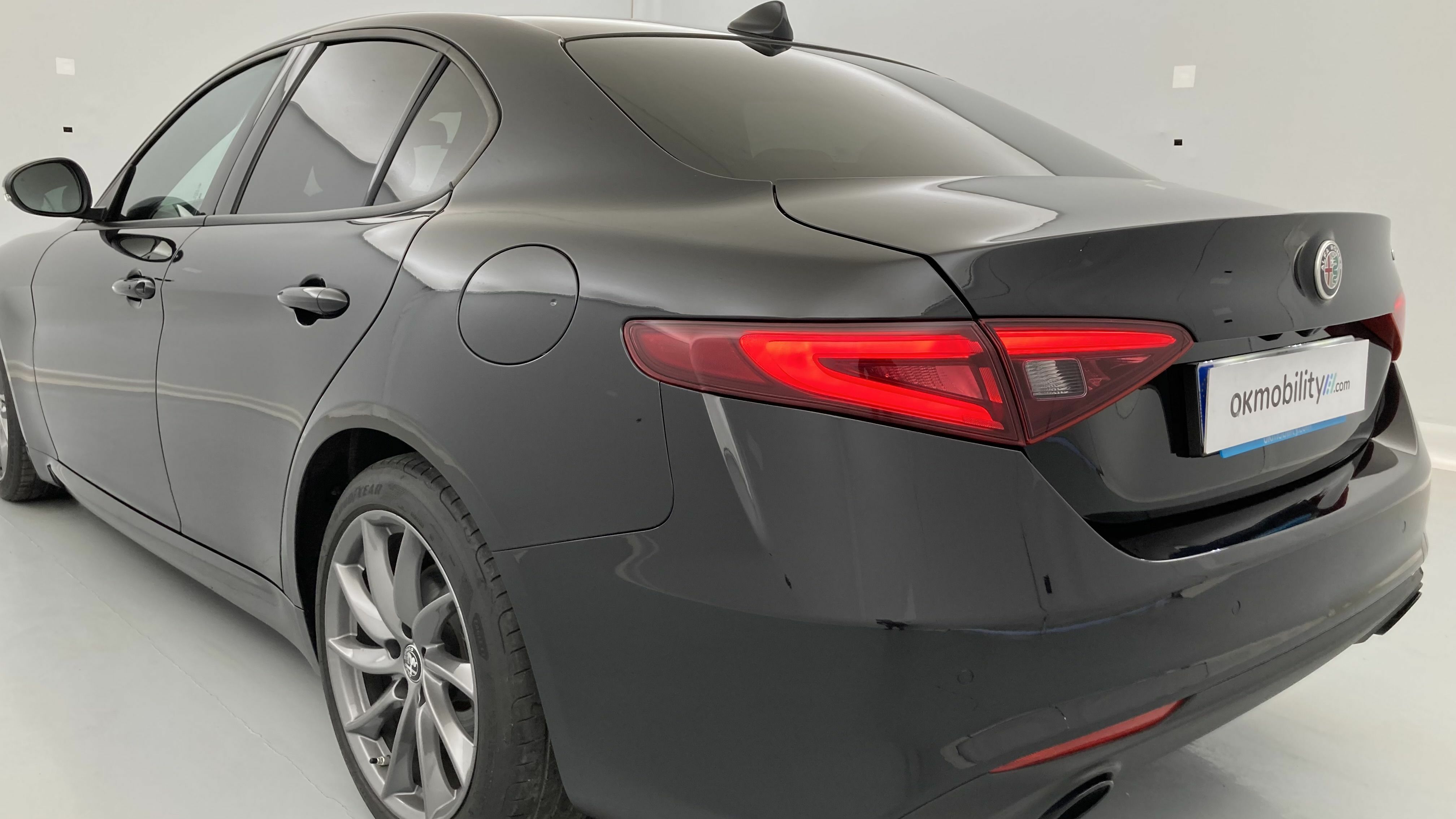 alfa romeo giulia sprint 2.2 JTD 190 RWD CA 2022 negro vulcano 30