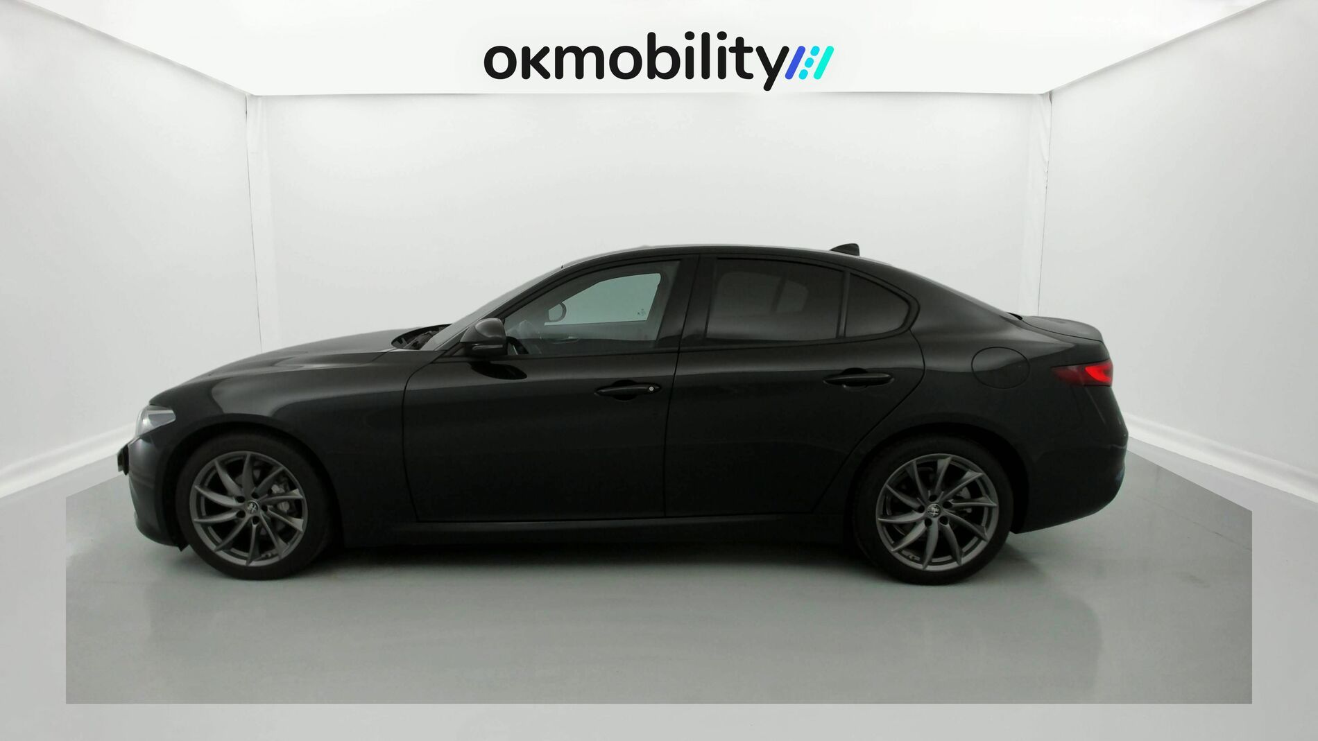 alfa romeo giulia sprint 2.2 JTD 190 RWD CA 2022 negro vulcano 7