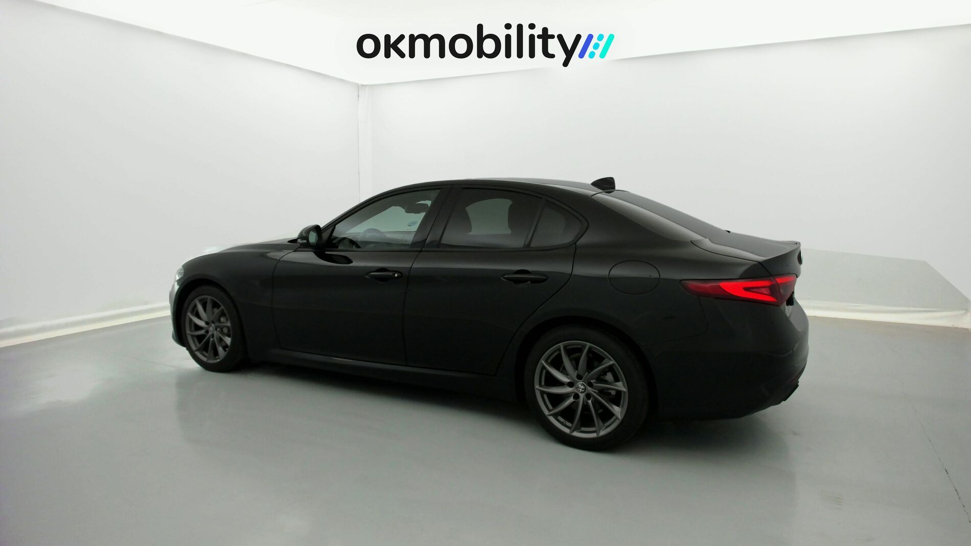 alfa romeo giulia sprint 2.2 JTD 190 RWD CA 2022 negro vulcano 8