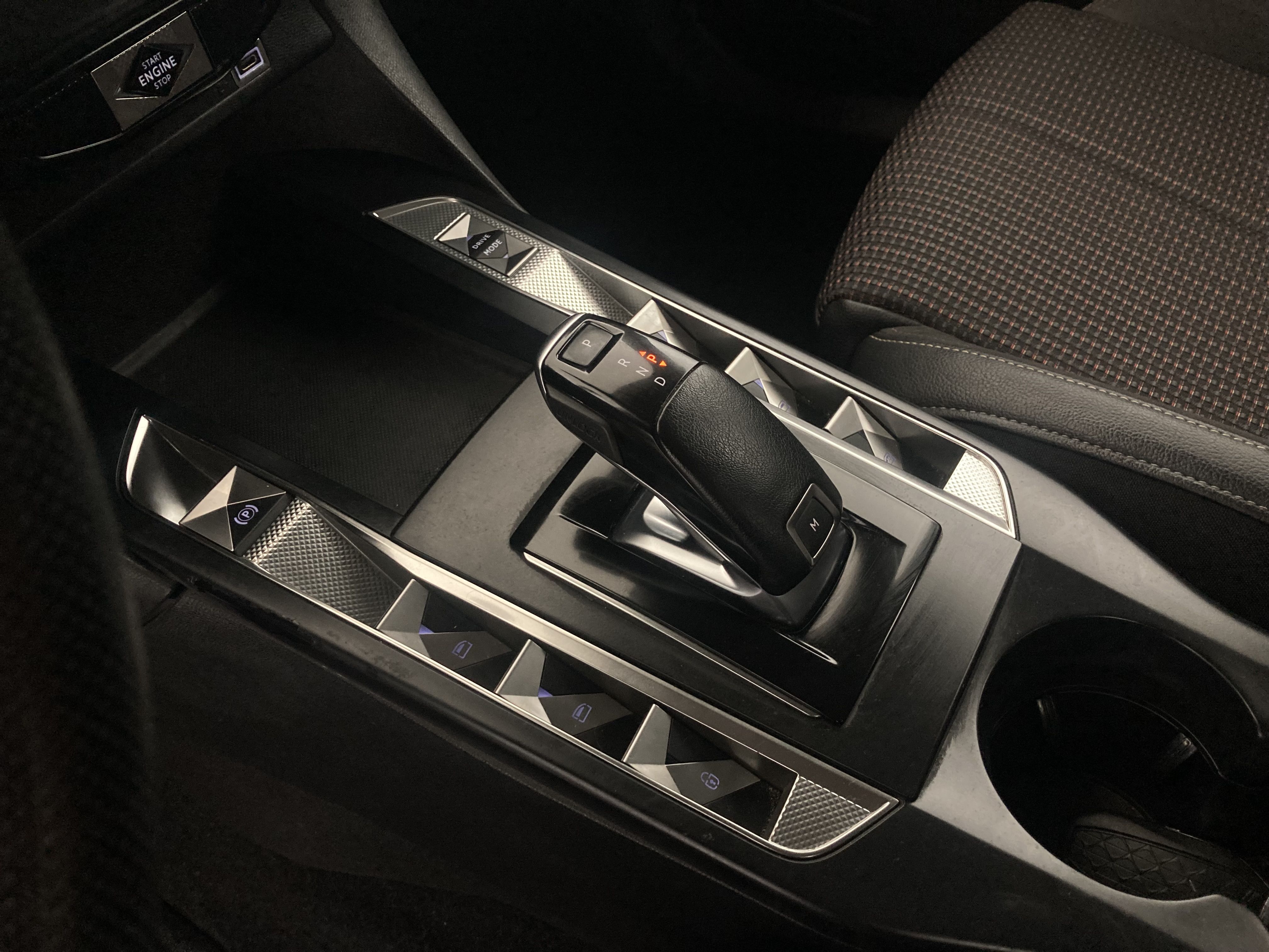 ds ds3 crossback performance line 1.5 BLUEHDI 130 EAT 2023 crystal pearl 14