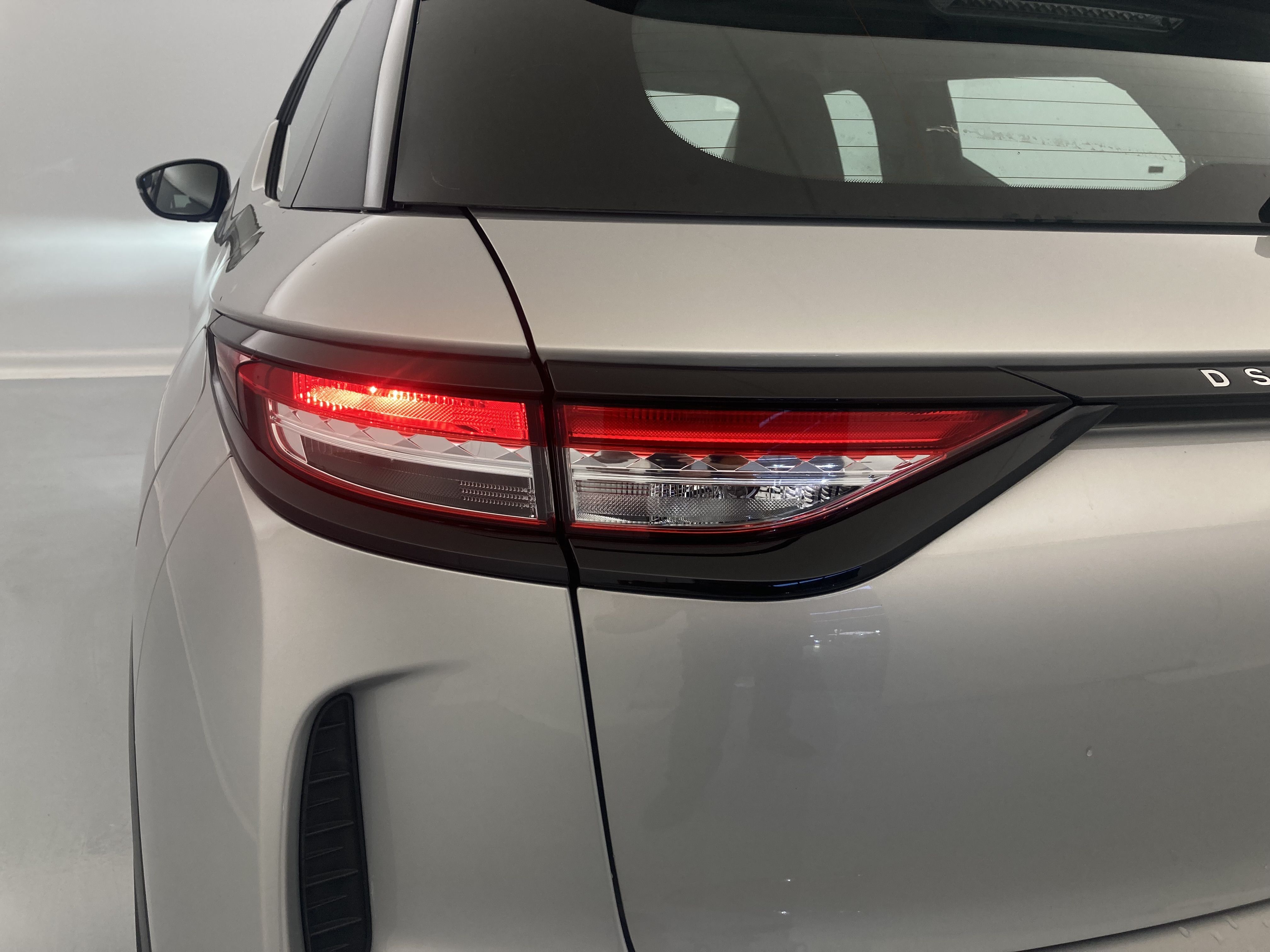 ds ds3 crossback performance line 1.5 BLUEHDI 130 EAT 2023 crystal pearl 17