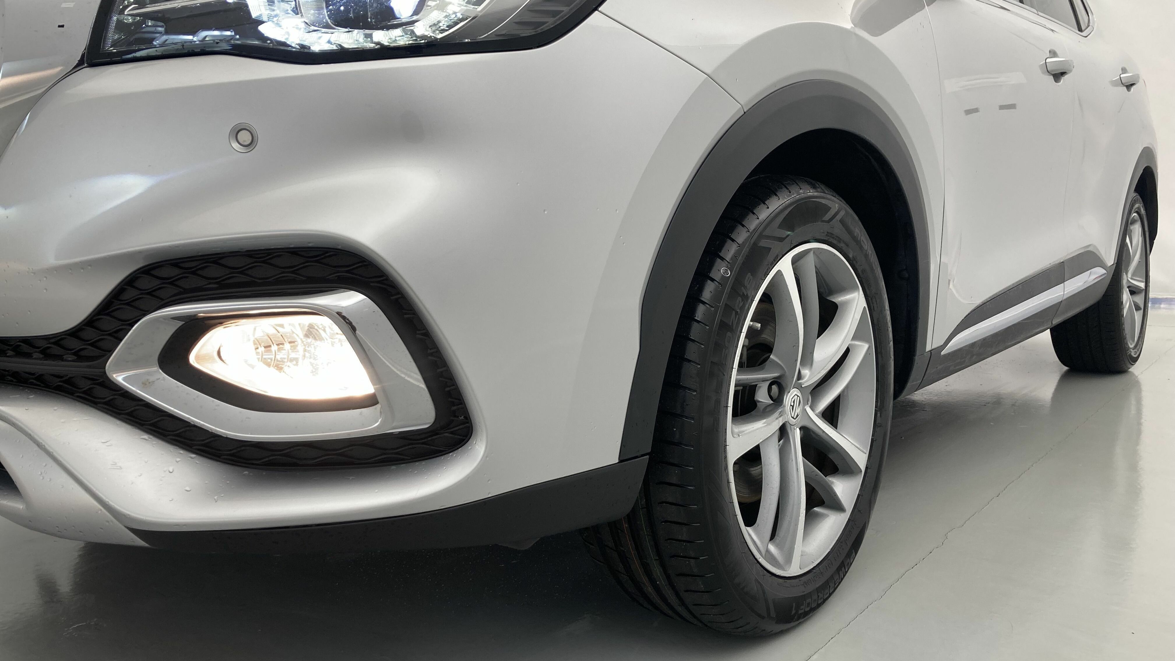 mg hs luxury 1.5 T-GDI 162 AT 2023 medal silver 26