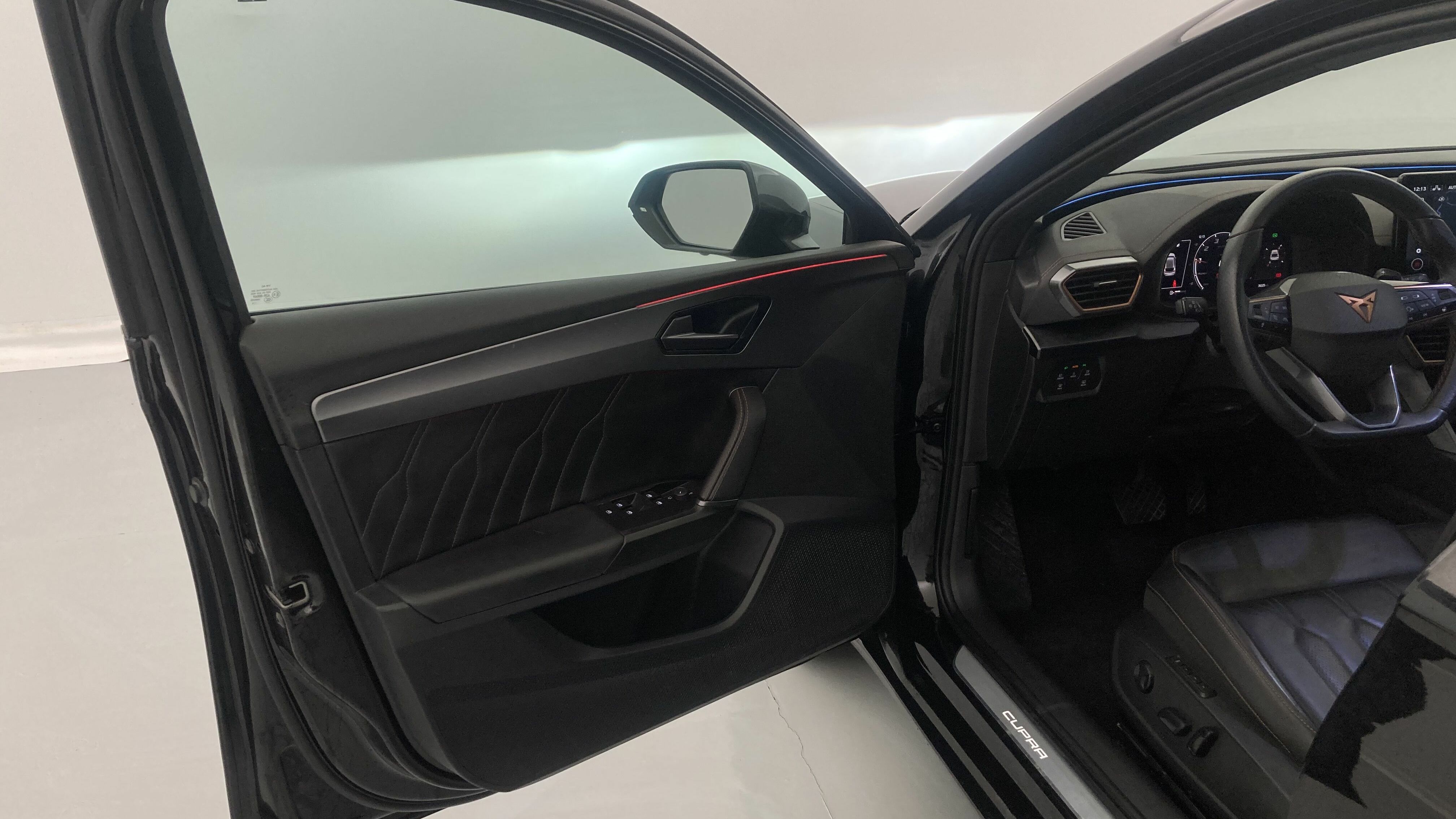 cupra leon nv 1.5 ETSI 150 DSG 2024 negro midnight 12