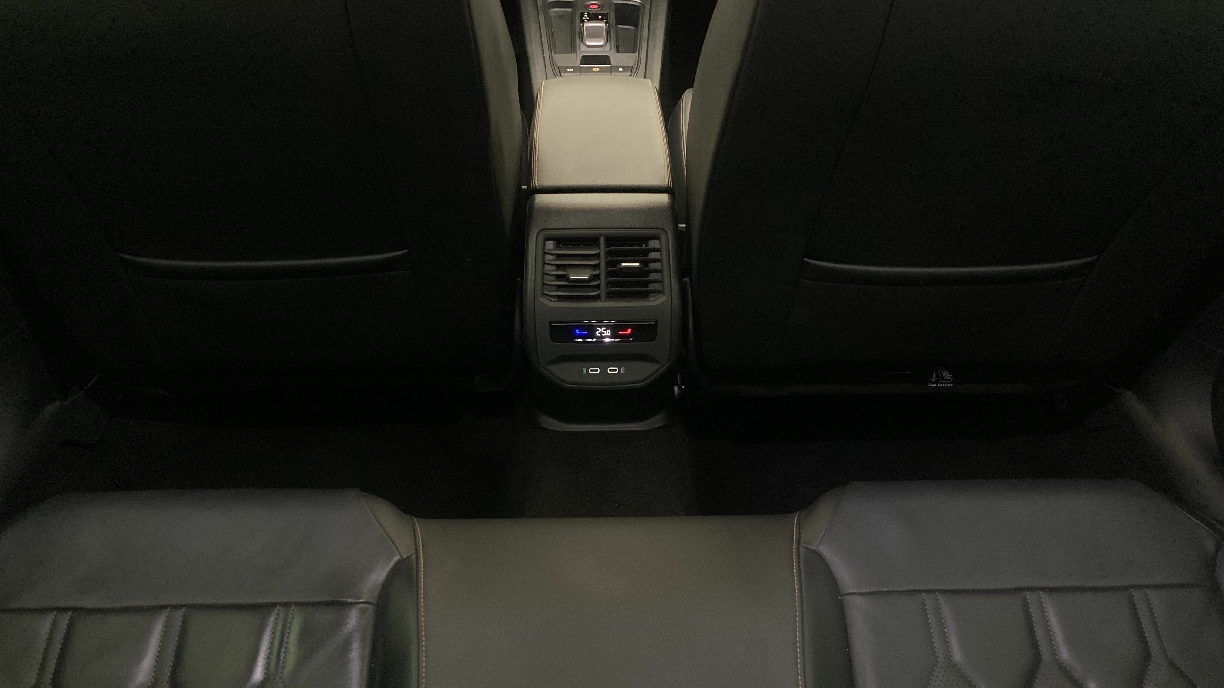 cupra leon nv 1.5 ETSI 150 DSG 2024 negro midnight 21