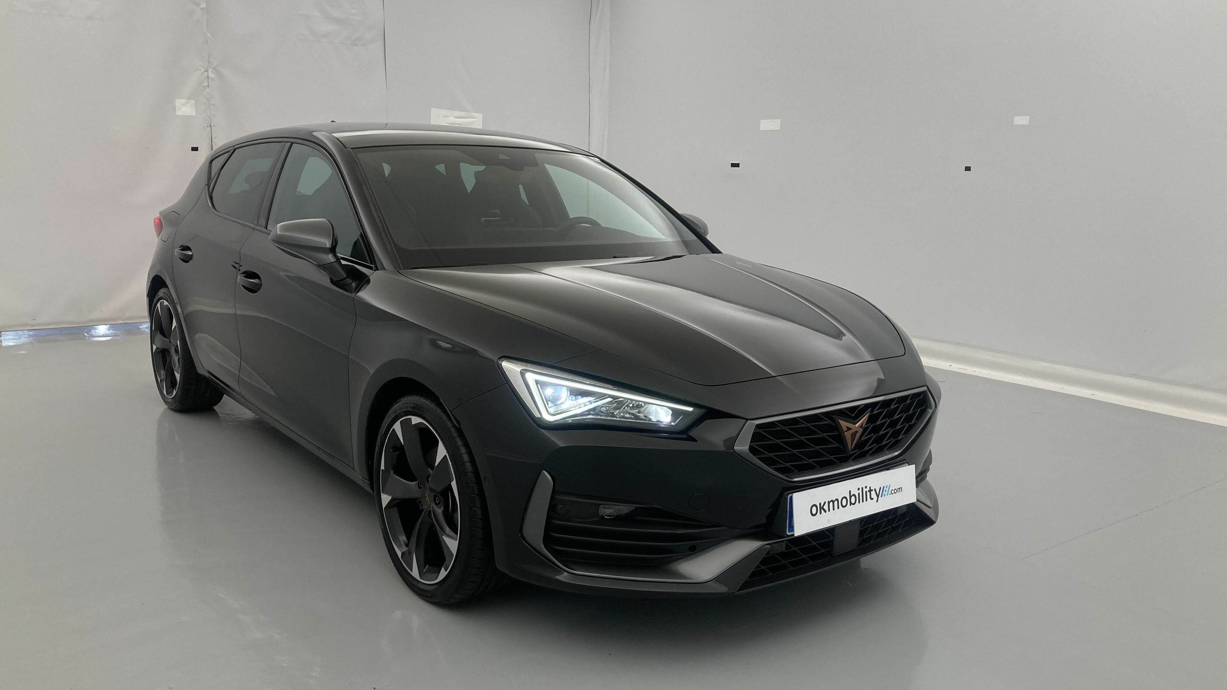cupra leon nv 1.5 ETSI 150 DSG 2024 negro midnight 32
