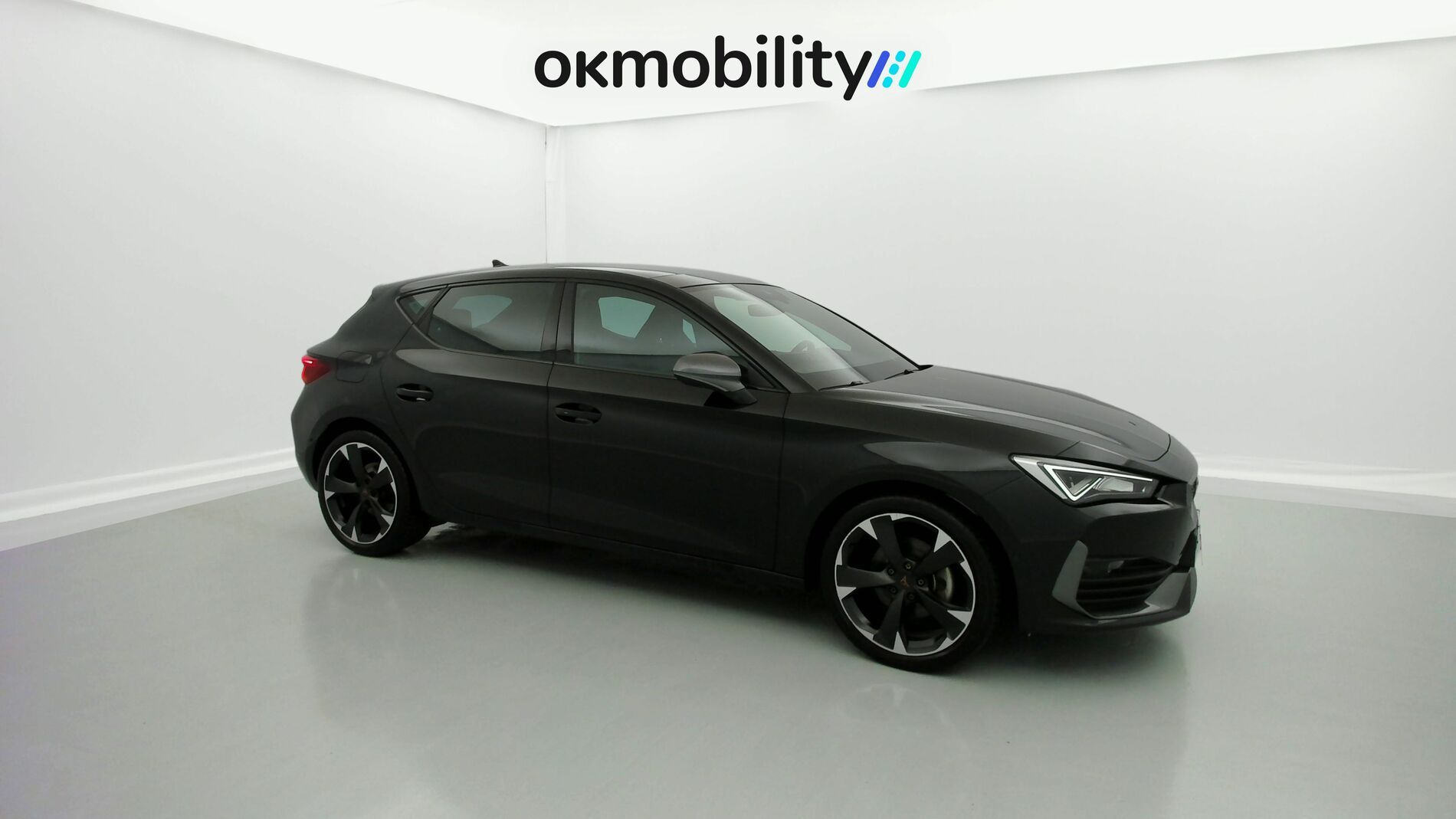 cupra leon nv 1.5 ETSI 150 DSG 2024 negro midnight 2