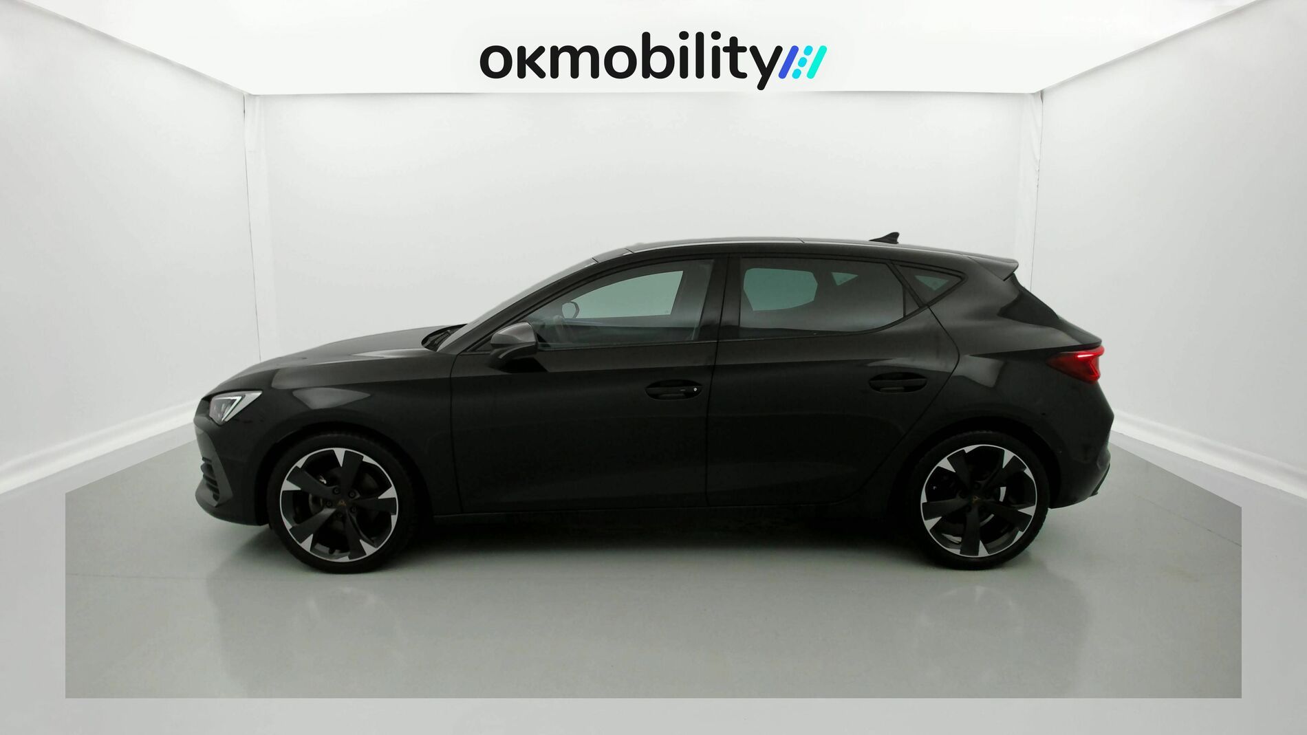 cupra leon nv 1.5 ETSI 150 DSG 2024 negro midnight 5