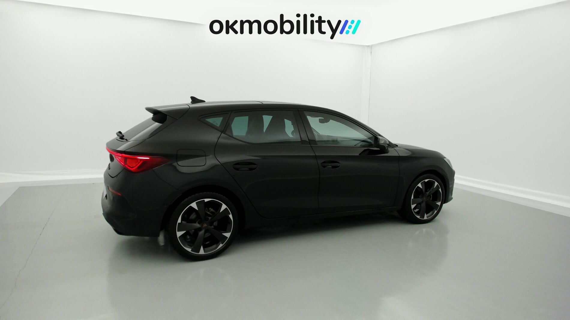 cupra leon nv 1.5 ETSI 150 DSG 2024 negro midnight 11