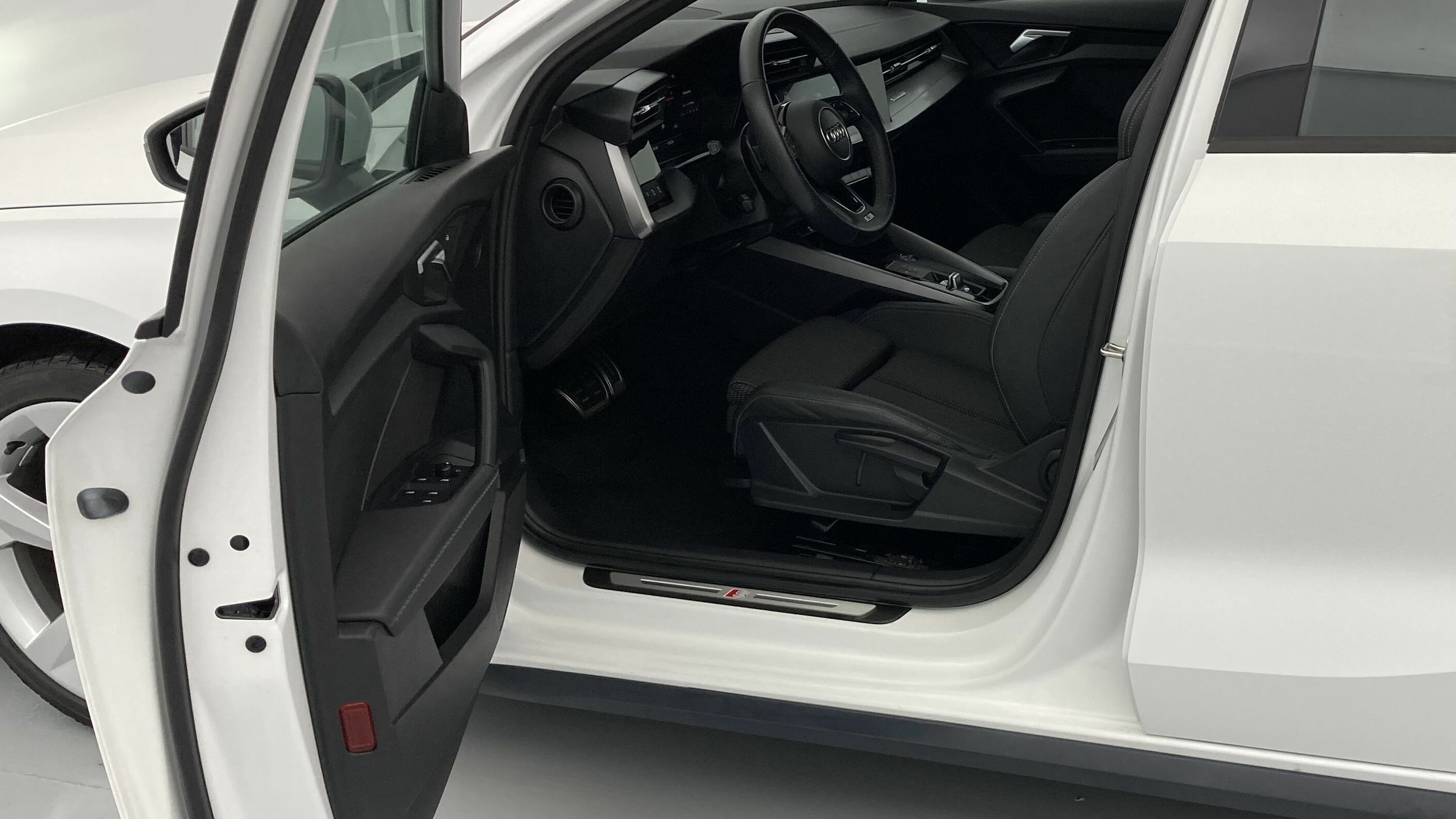 audi a3 sportback s line 35 TFSI 150 STRONIC 2023 ibis weiss 13