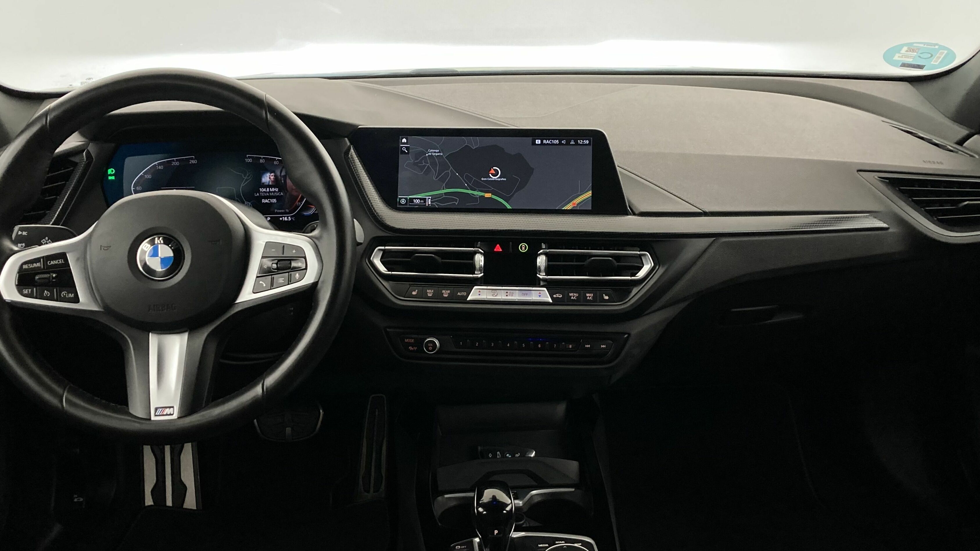 bmw serie 1 m sport colorvision 118I 136 STEPTRONIC 2024 skyscraper grau 17