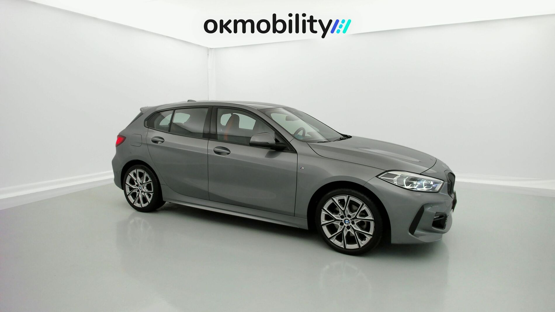 bmw serie 1 m sport colorvision 118I 136 STEPTRONIC 2024 skyscraper grau 2