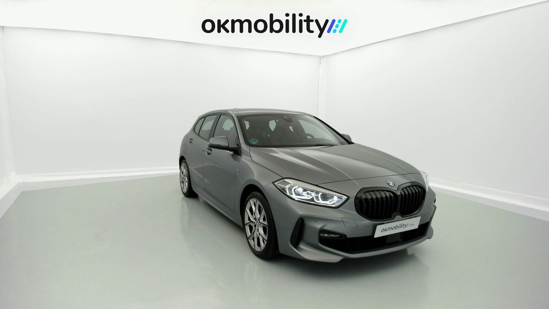 bmw serie 1 m sport colorvision 118I 136 STEPTRONIC 2024 skyscraper grau 3