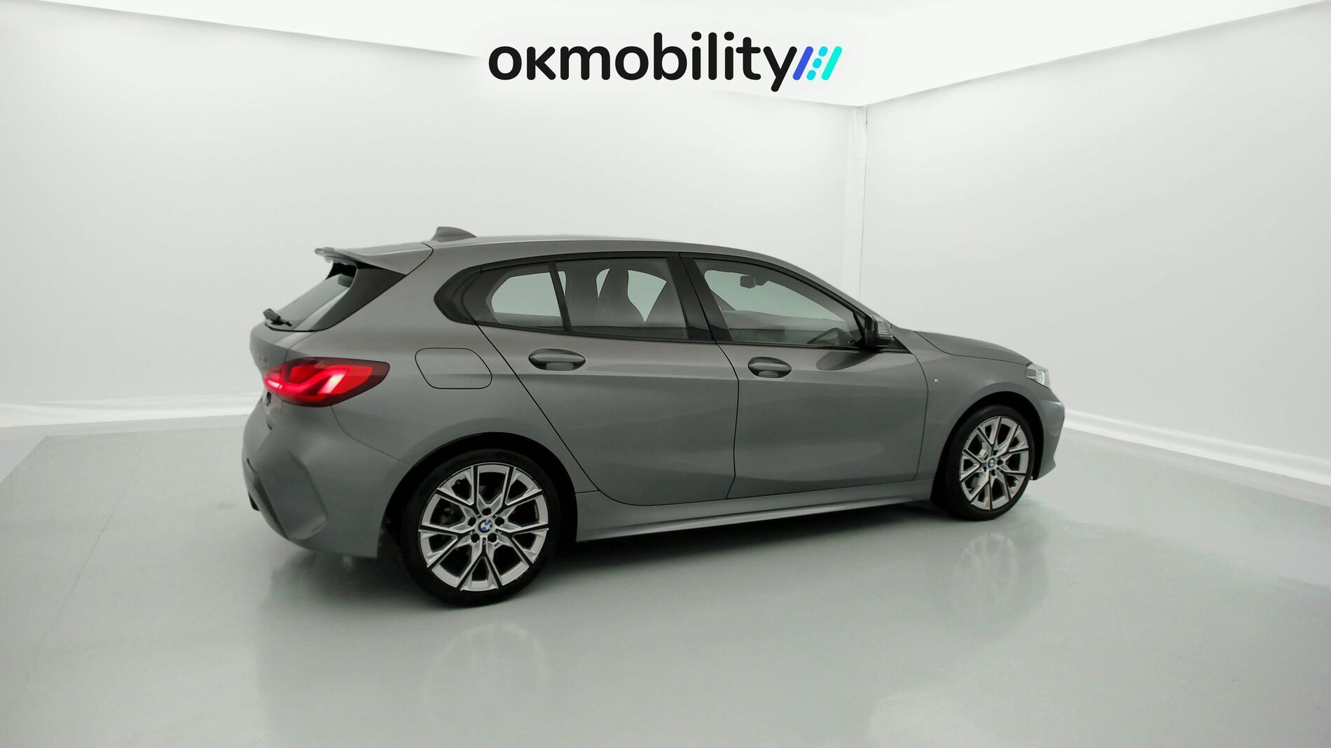 bmw serie 1 m sport colorvision 118I 136 STEPTRONIC 2024 skyscraper grau 13