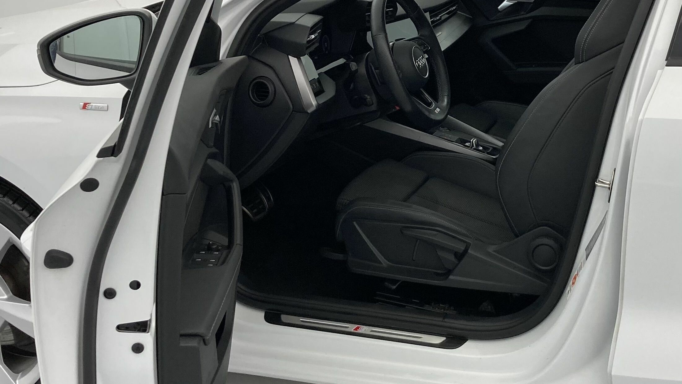 audi a3 sportback s line 35 TFSI 150 STRONIC 2023 gletscherweiss metallic 13