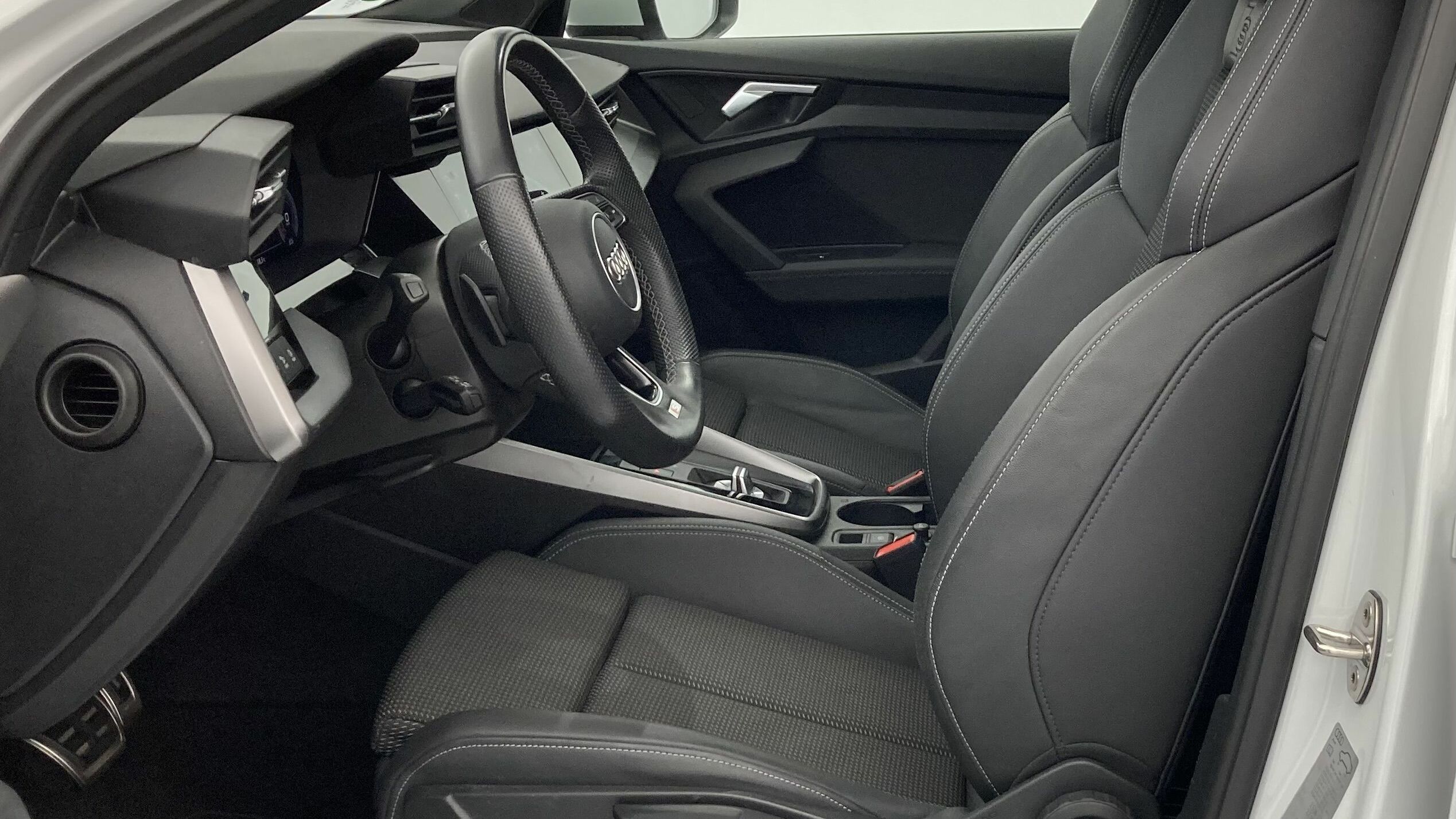 audi a3 sportback s line 35 TFSI 150 STRONIC 2023 gletscherweiss metallic 14